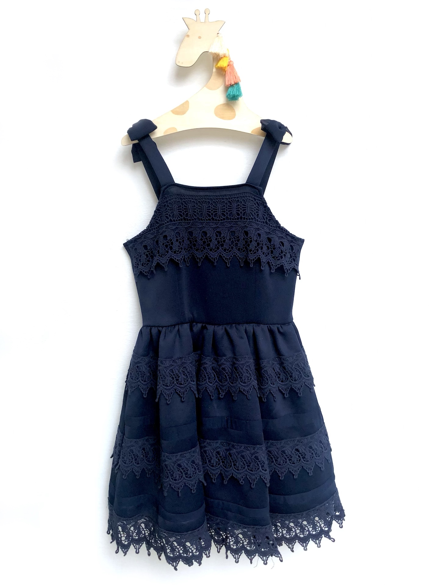 Vestido con moñas en breteles