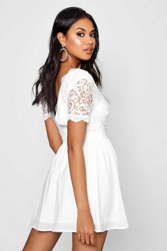 Vestido con top de encaje y falda en gasa