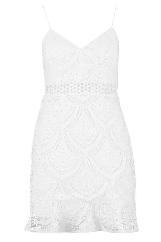 Vestido en encaje con volado en ruedo