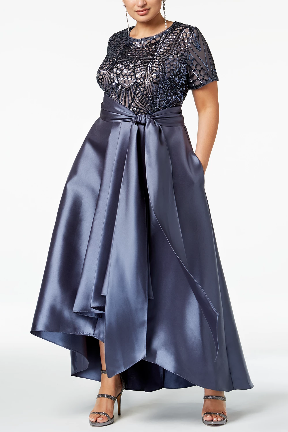 Vestido de manga corta con top bordado