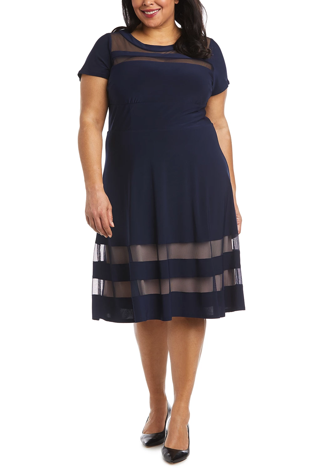 Vestido con manga corta y transparencias