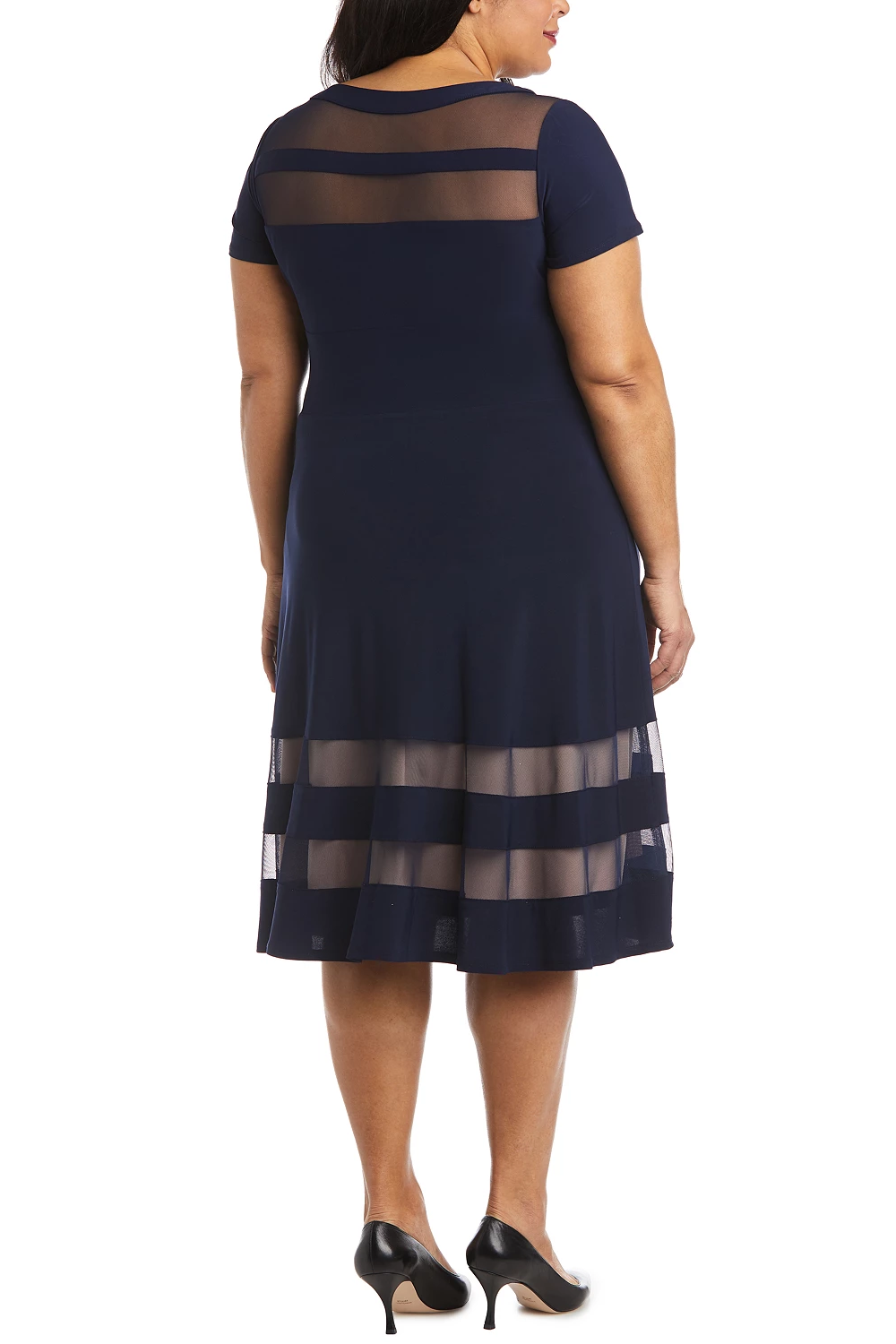 Vestido con manga corta y transparencias