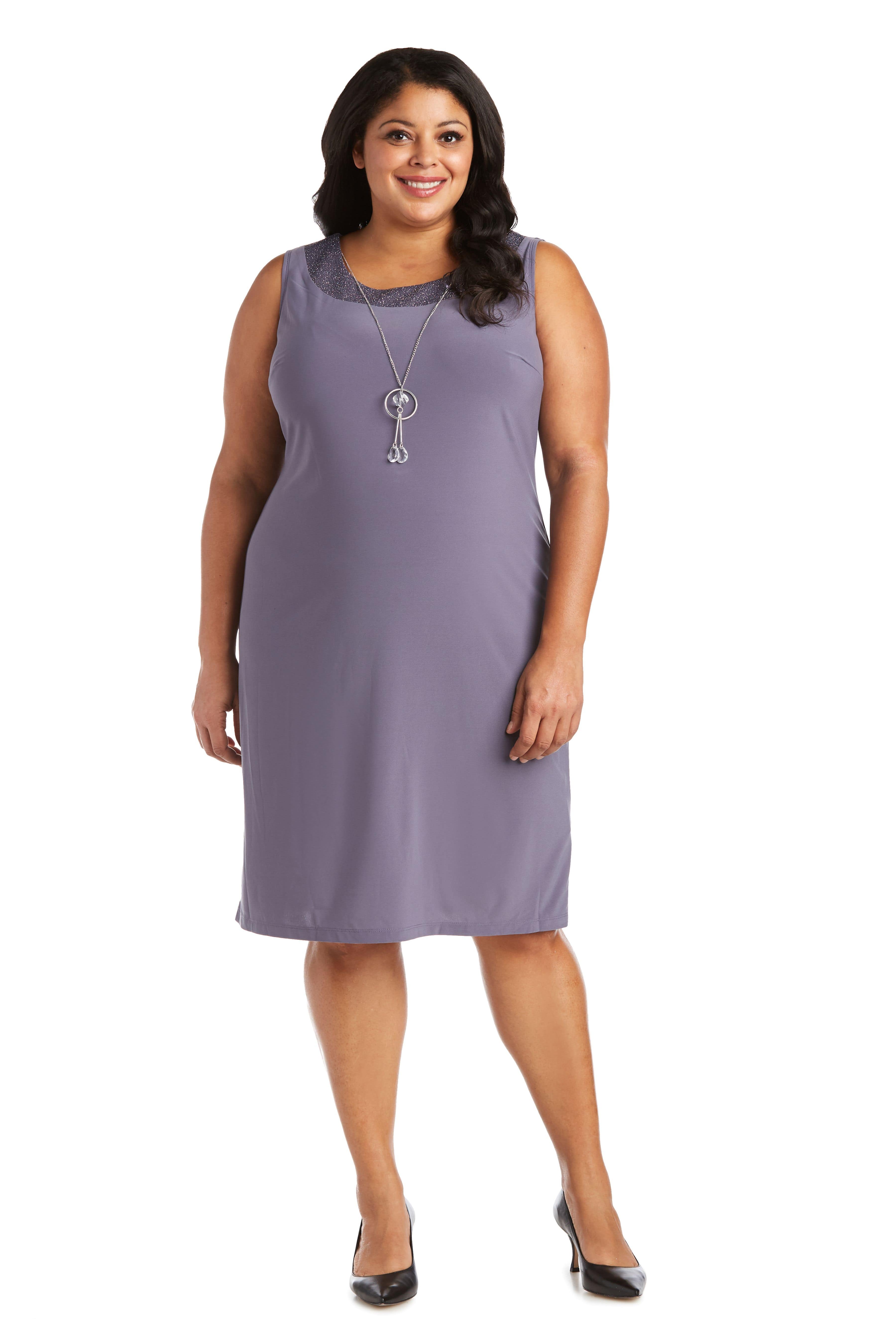 Vestido corto con detalle en escote