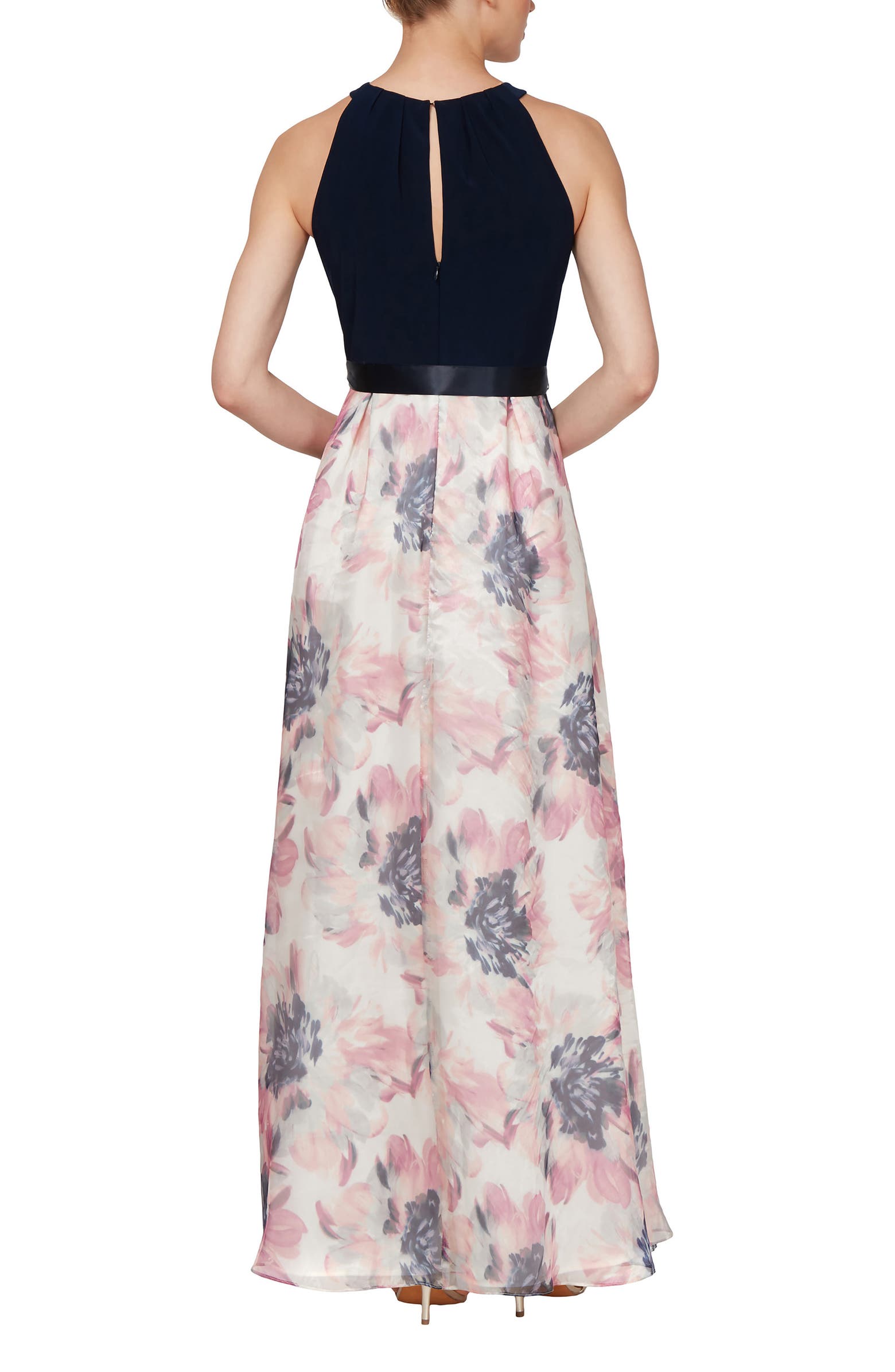 Vestido con falda floreada