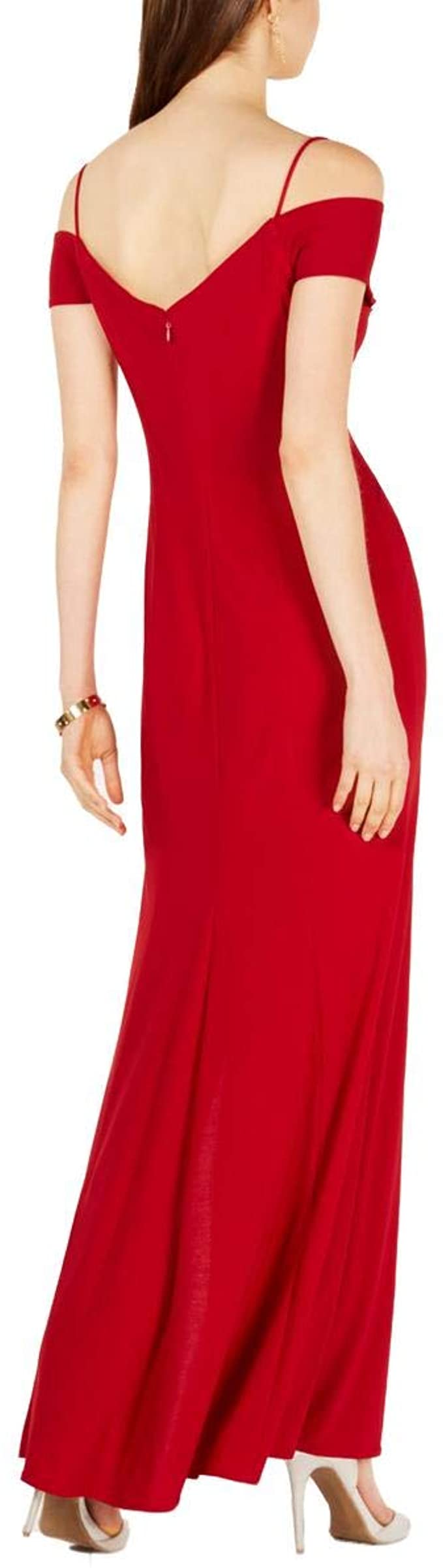 Vestido off the shoulder con tajo