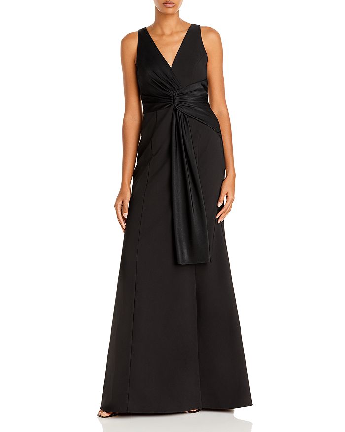 Vestido con nudo al frente
