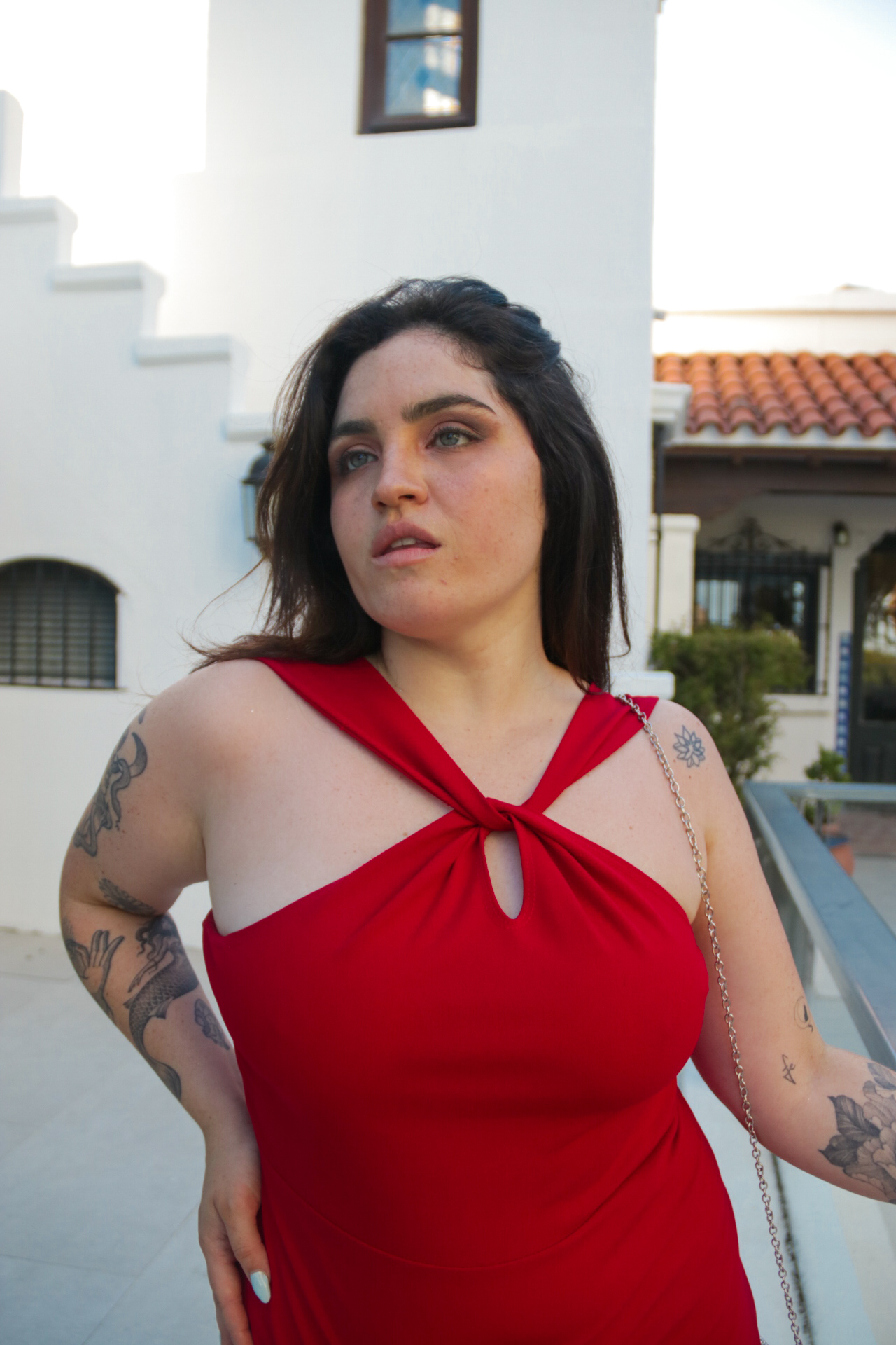Vestido con nudo en cuello