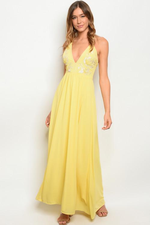 Vestido con top bordado y detalle en espalda