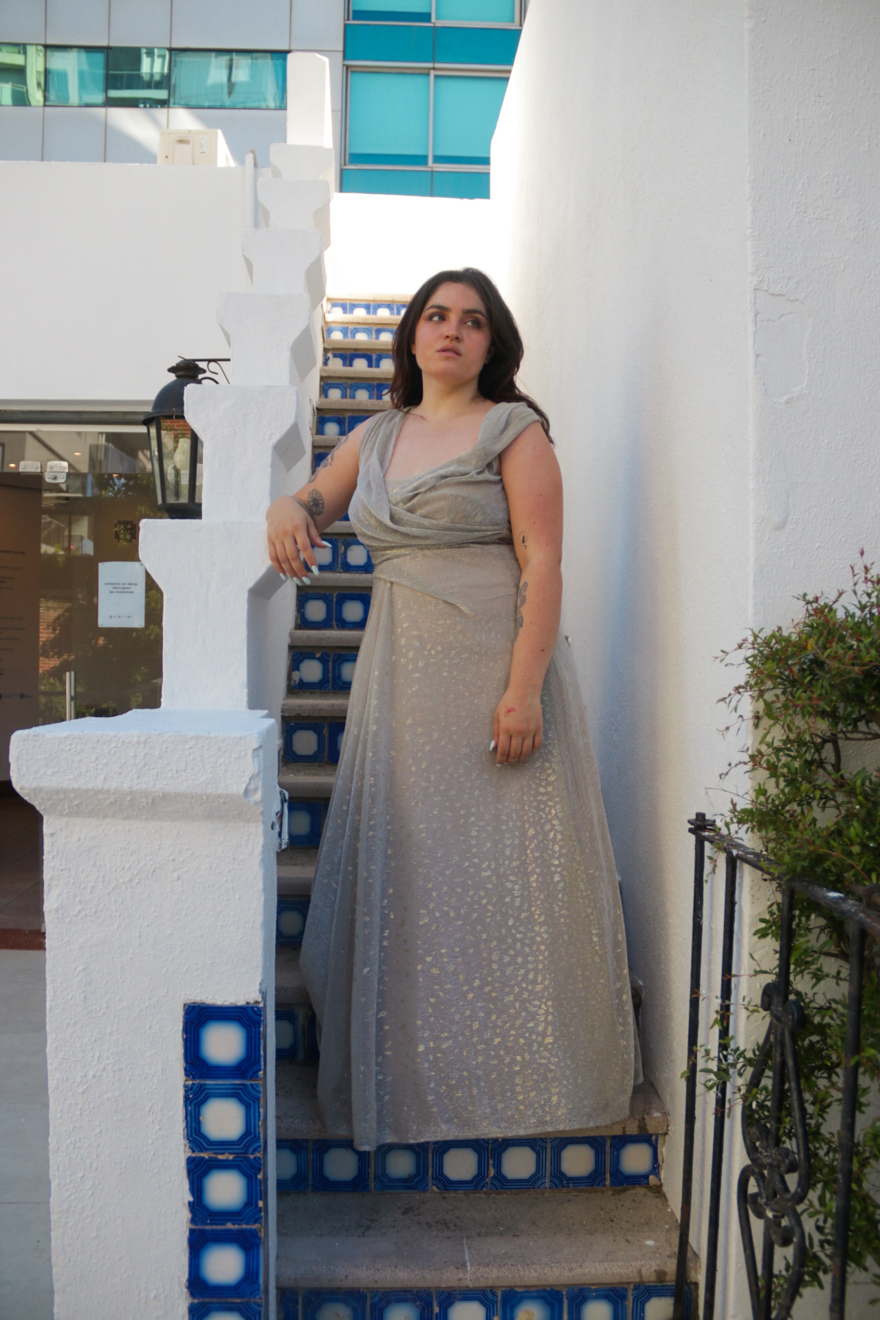 Vestido con drapeados en top