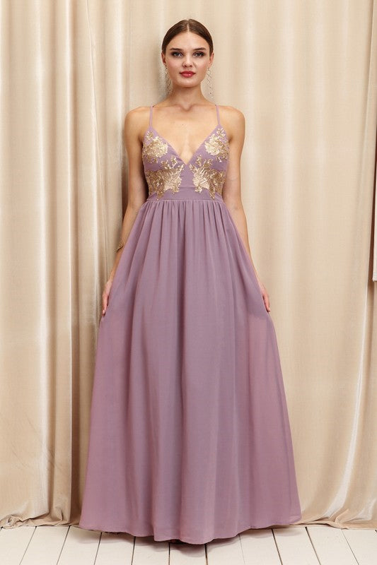 Vestido con bordado en dorado