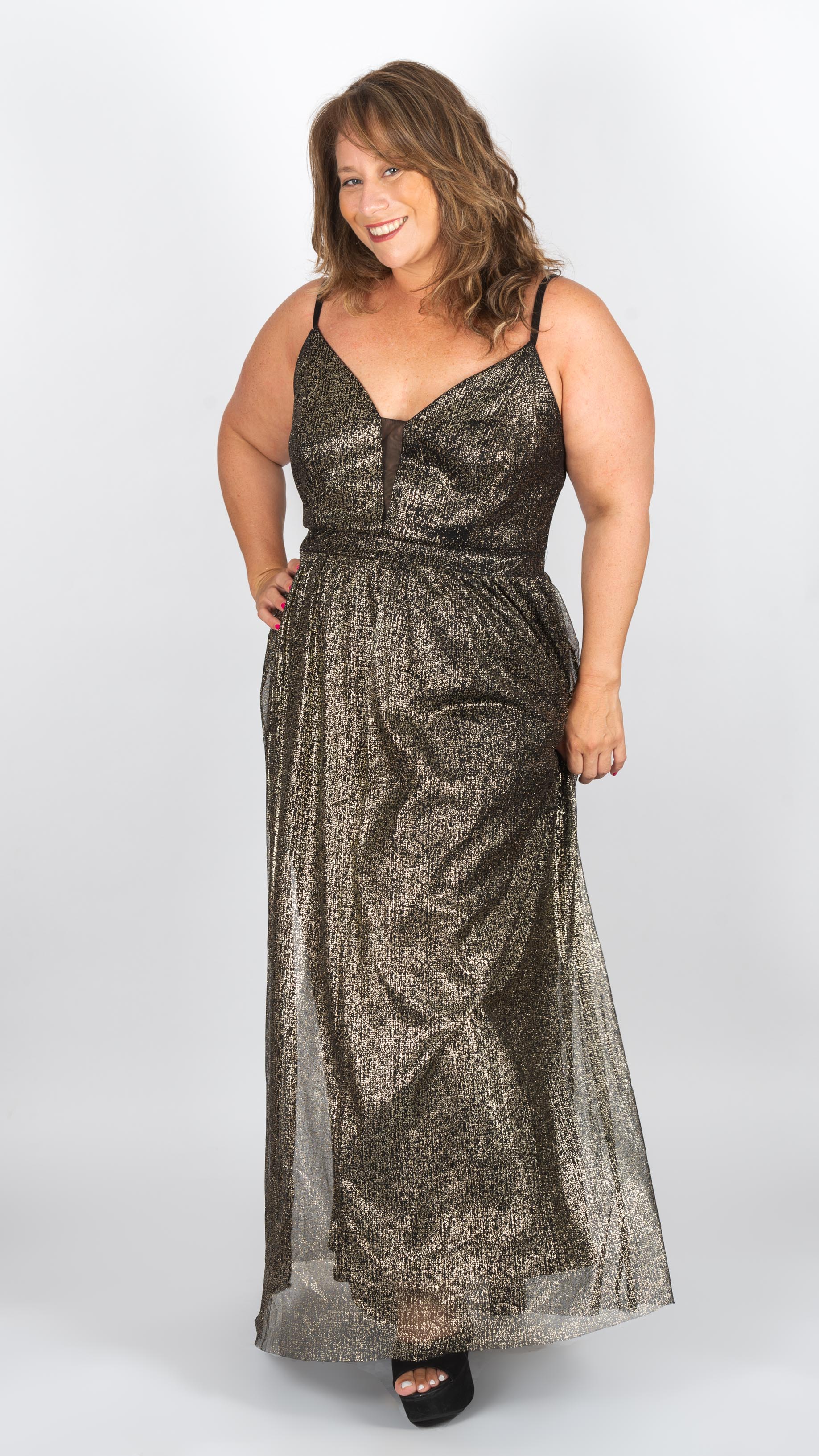 Vestido largo con corte en cintura y transparencia en escote