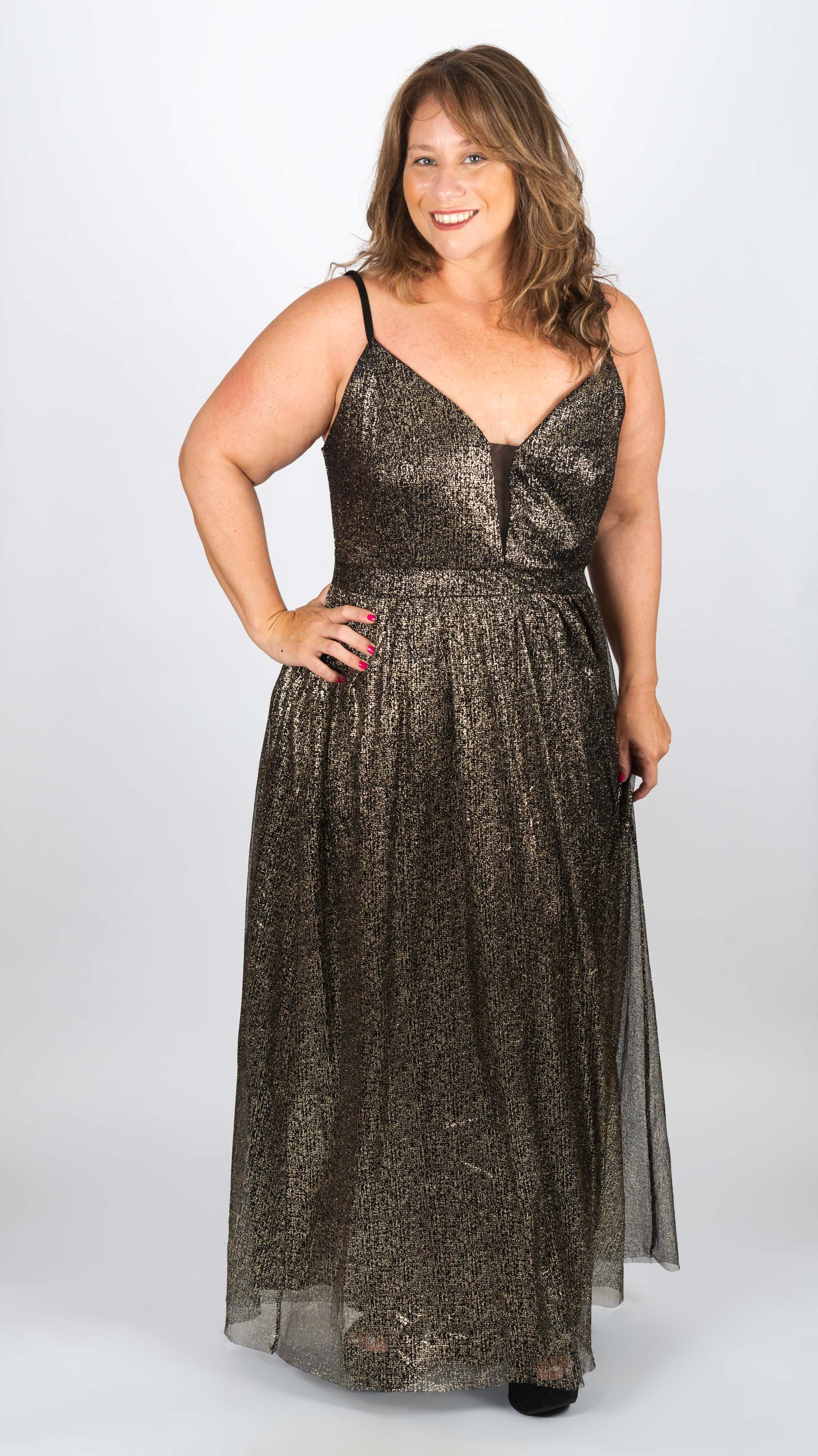 Vestido largo con corte en cintura y transparencia en escote