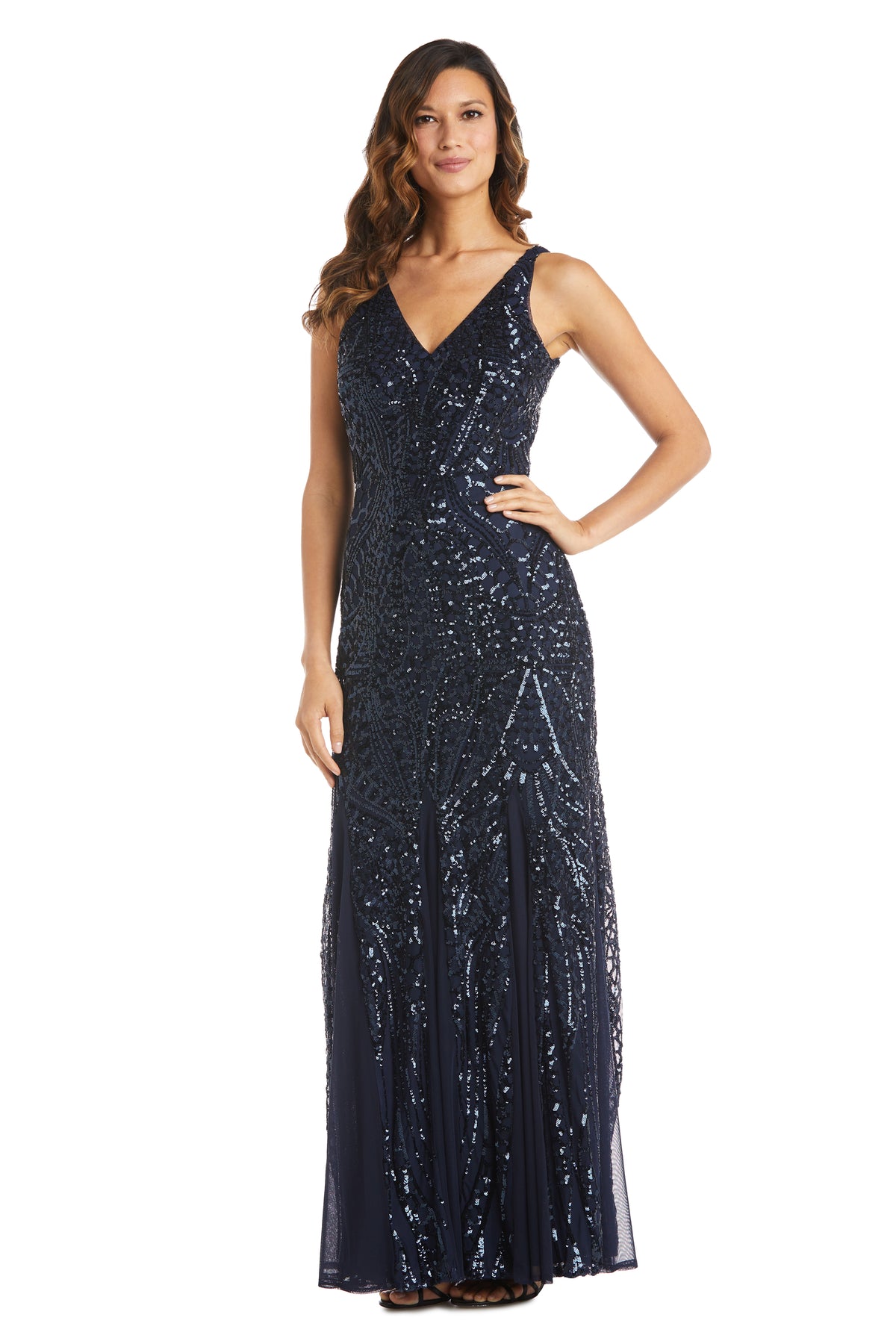 Vestido todo bordado con godets en tul