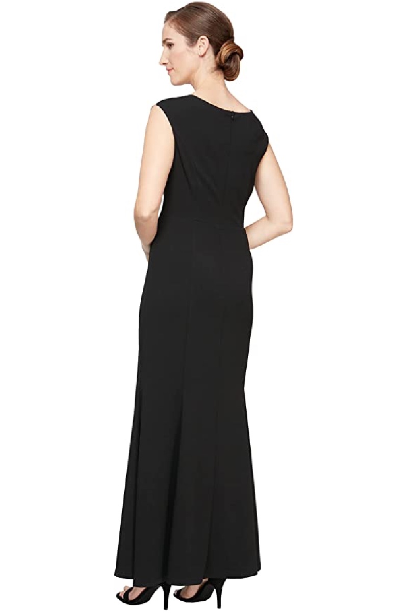 Vestido con dorado en escote