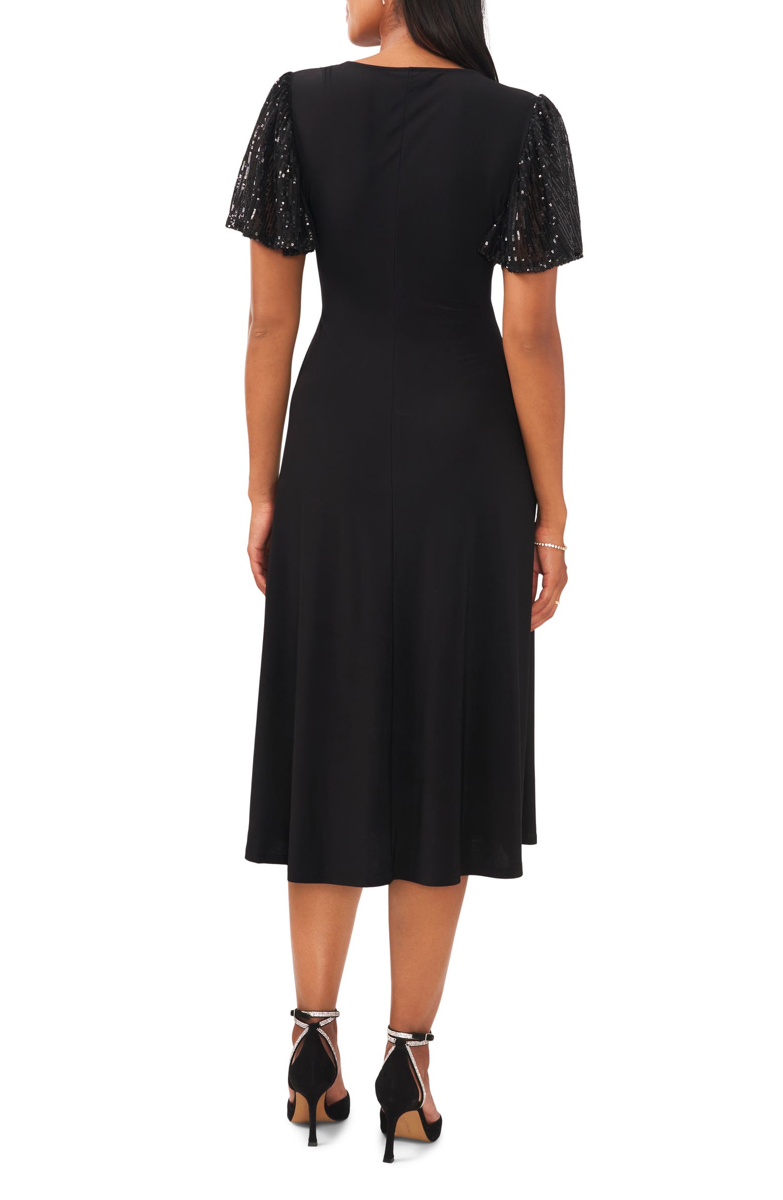 Vestido con mangas bordadas