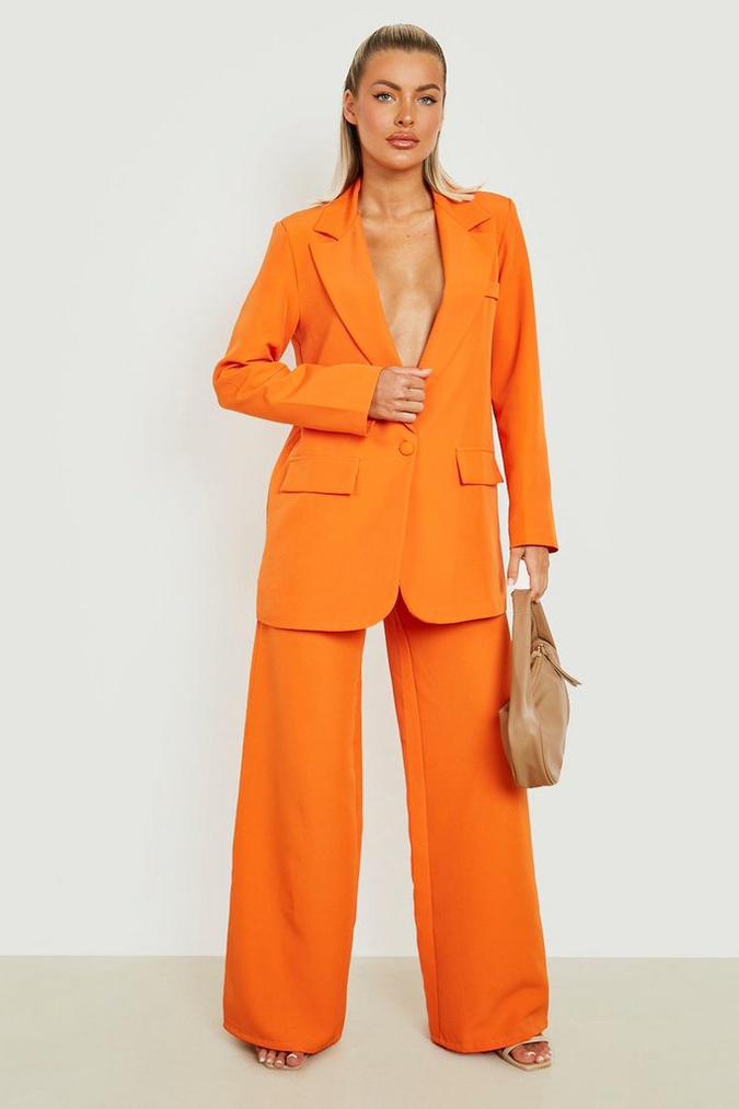 Traje anaranjado