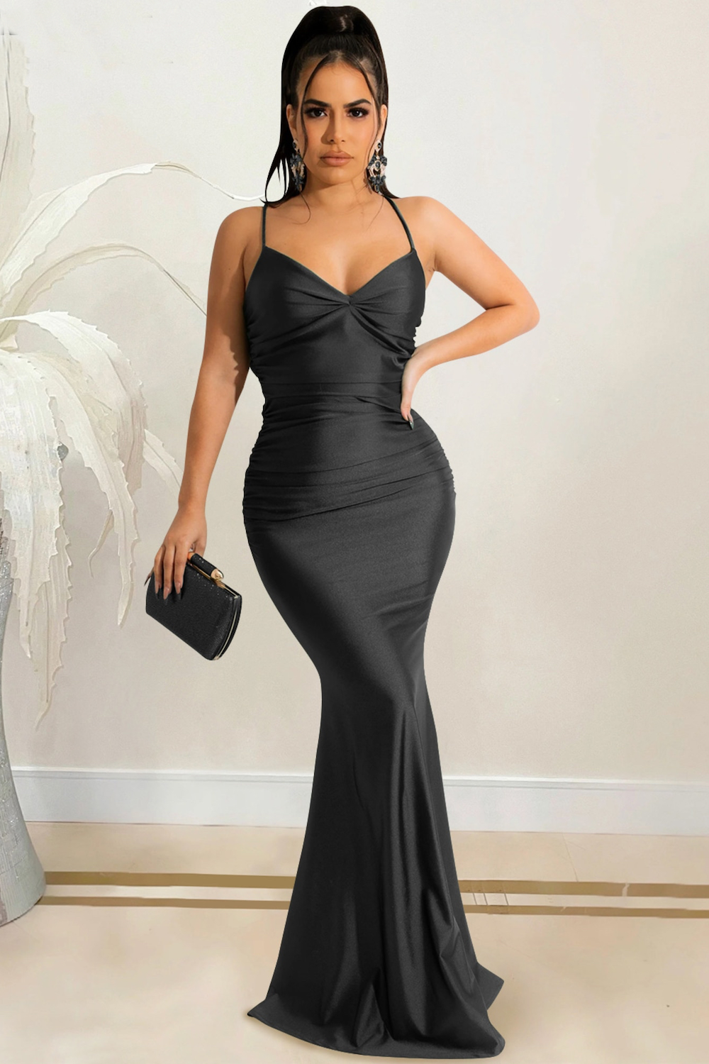 Vestido en satén con espalda escotada
