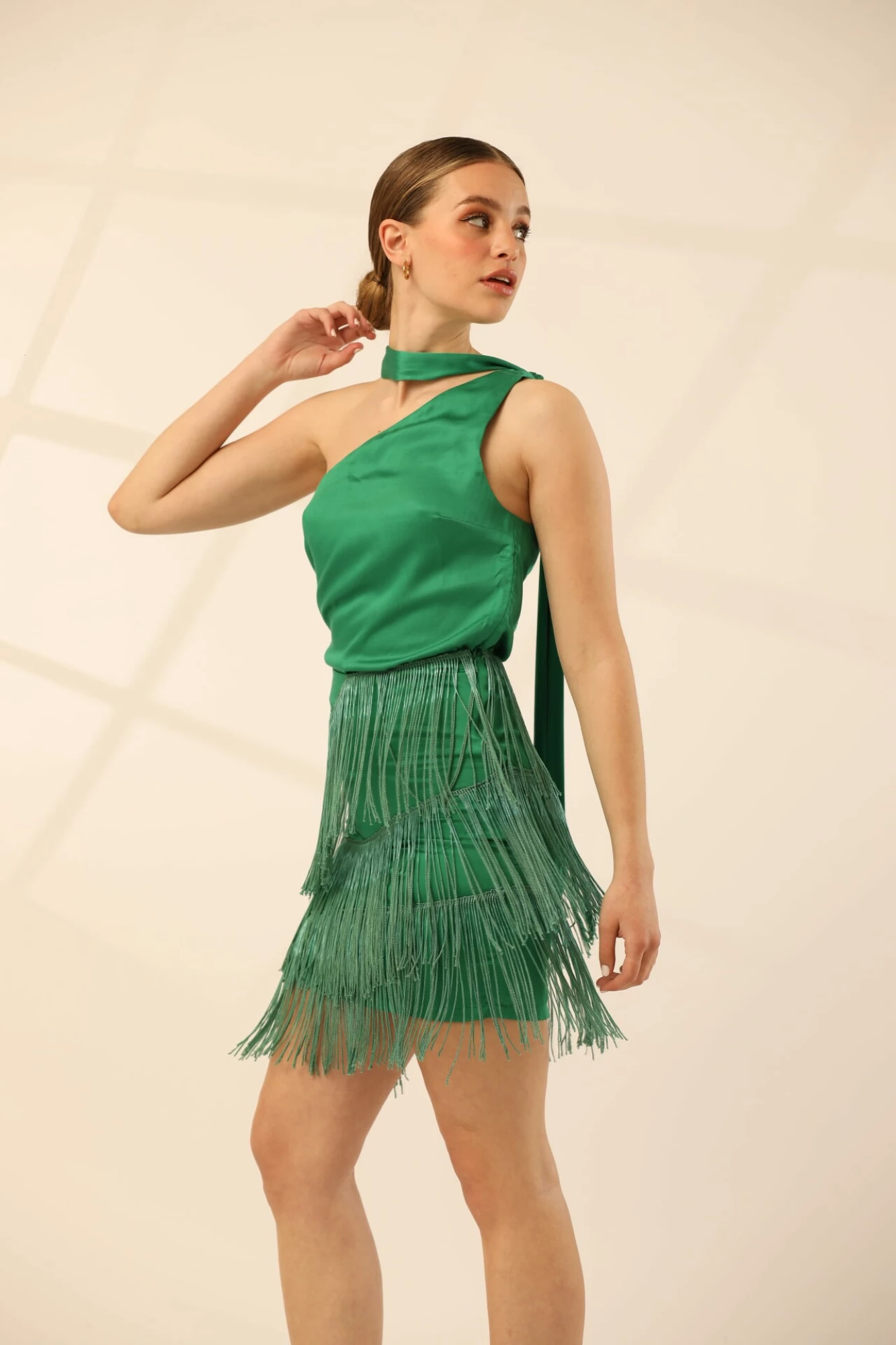 Top verde con un solo hombro