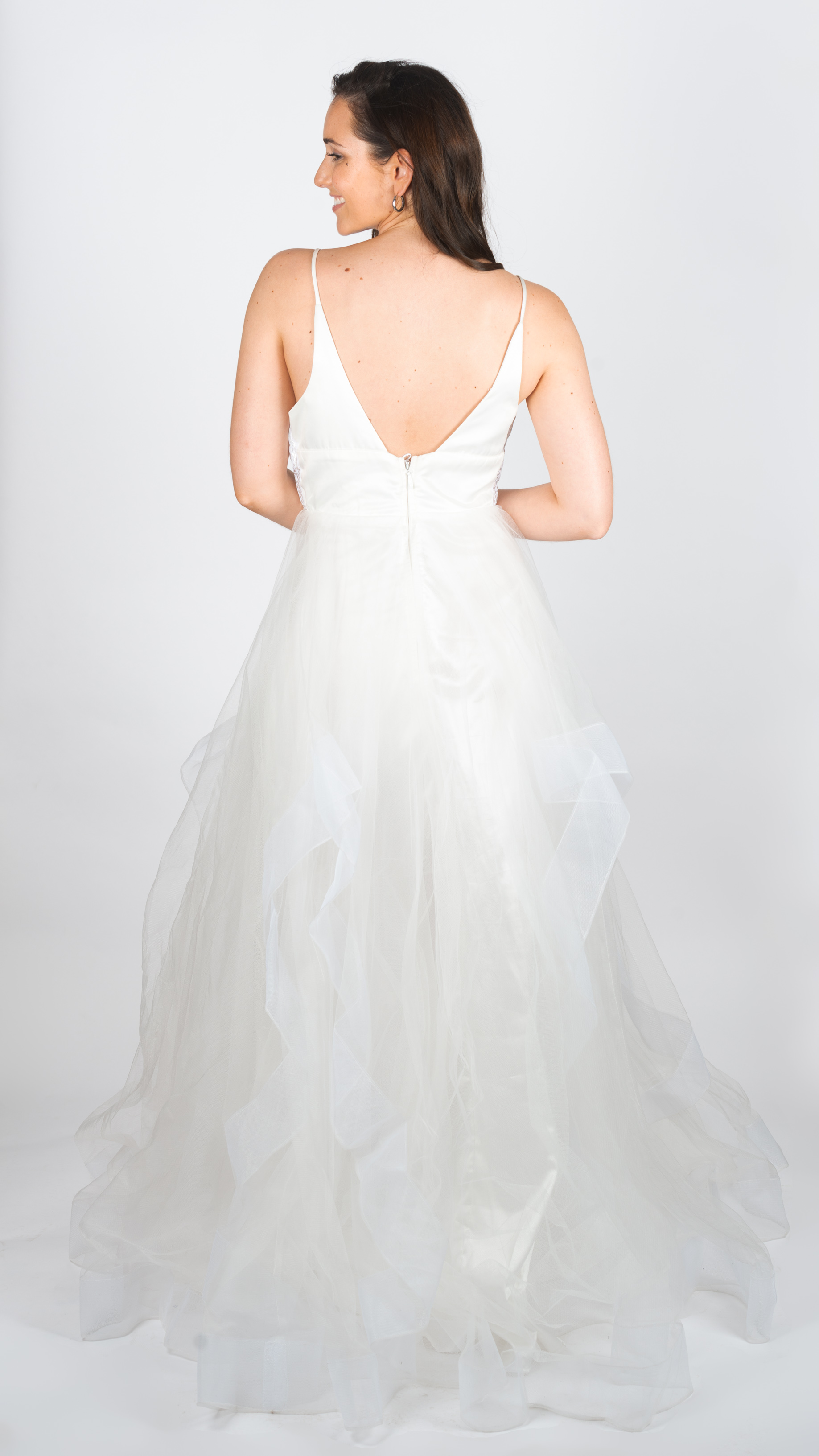 Vestido escote en V con falda en tul