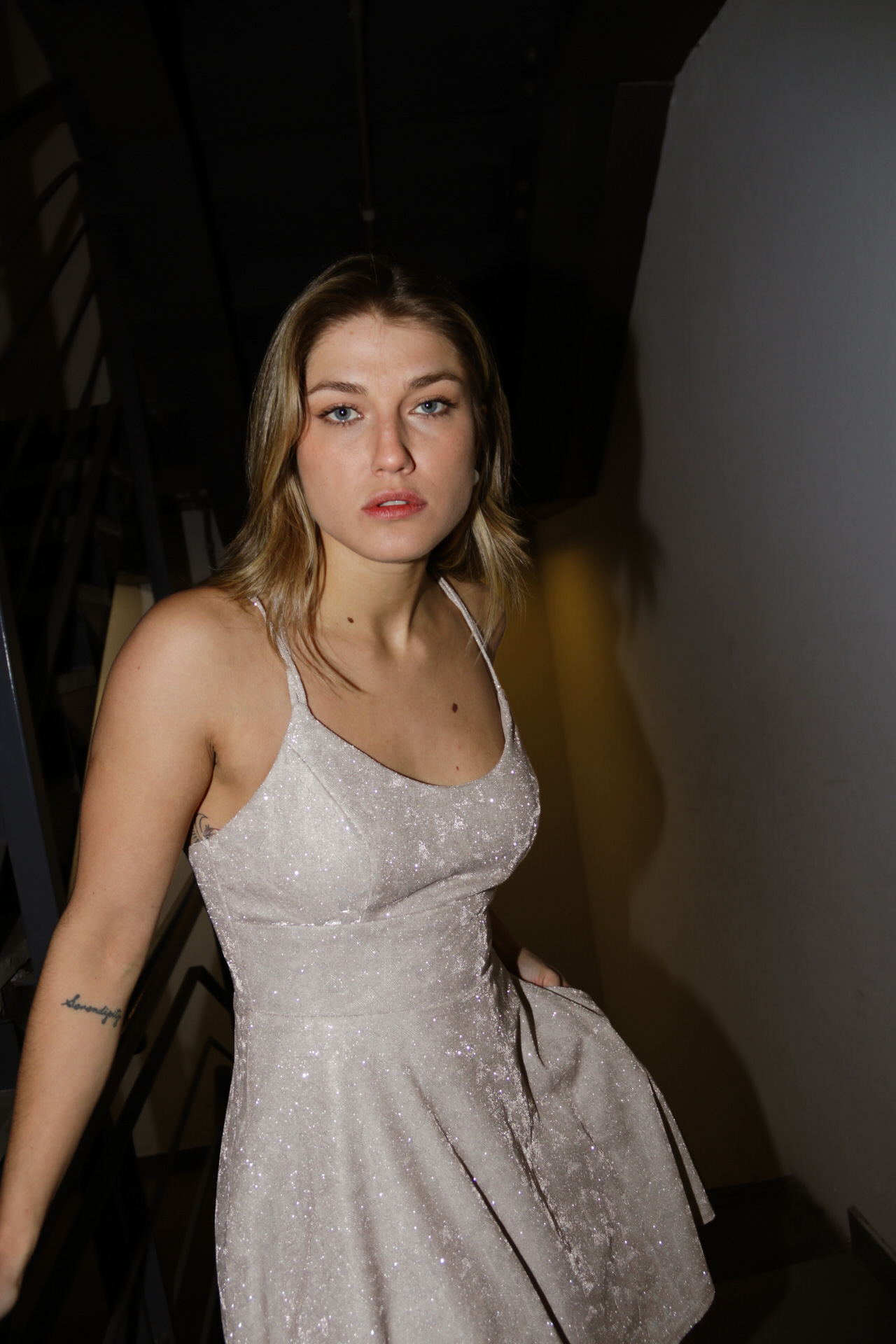 Vestido con espalda escotada