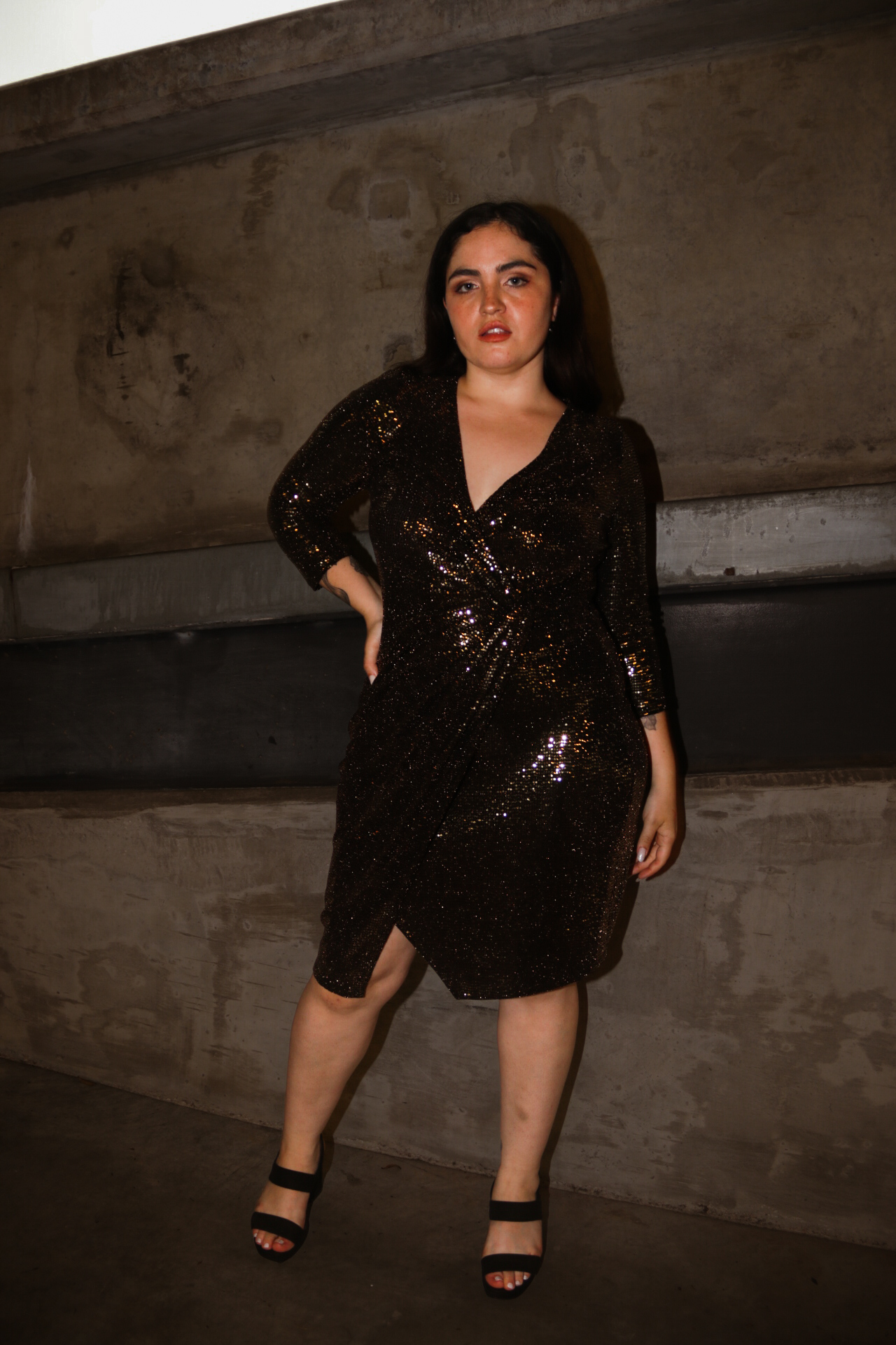 Vestido con brillos y manga 3/4