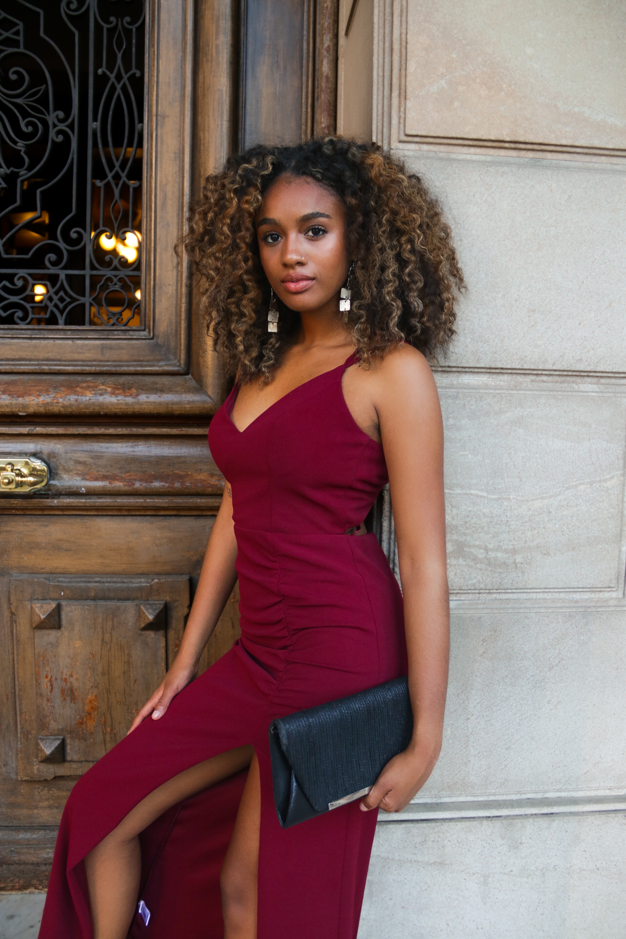 Vestido con tajo y espalda escotada