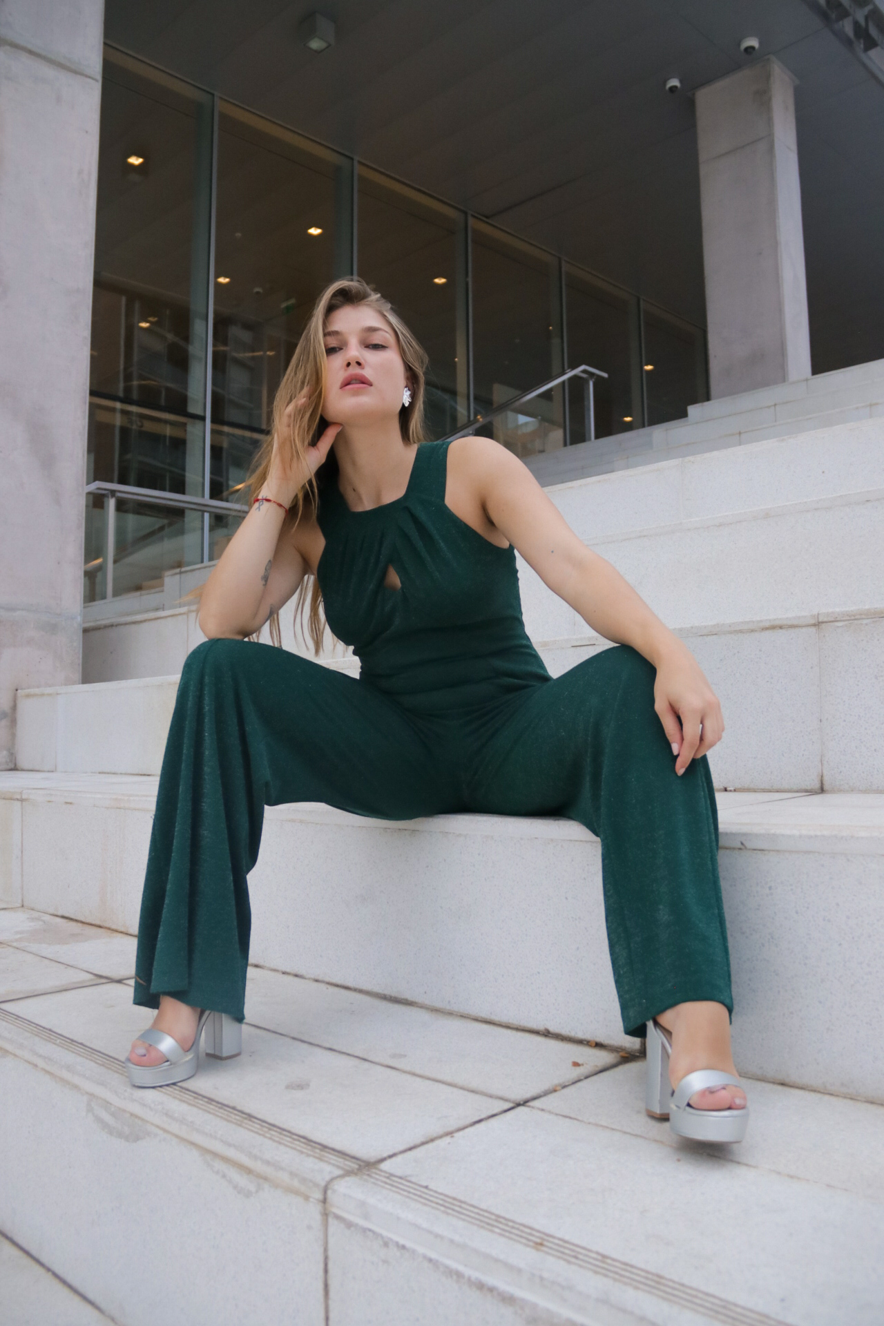 Mono verde con hilos plata
