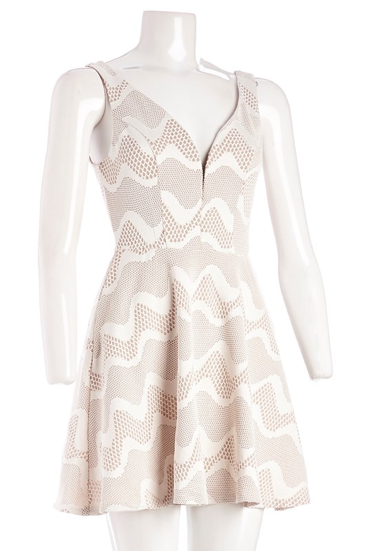 Vestido de encaje cremita con forro beige