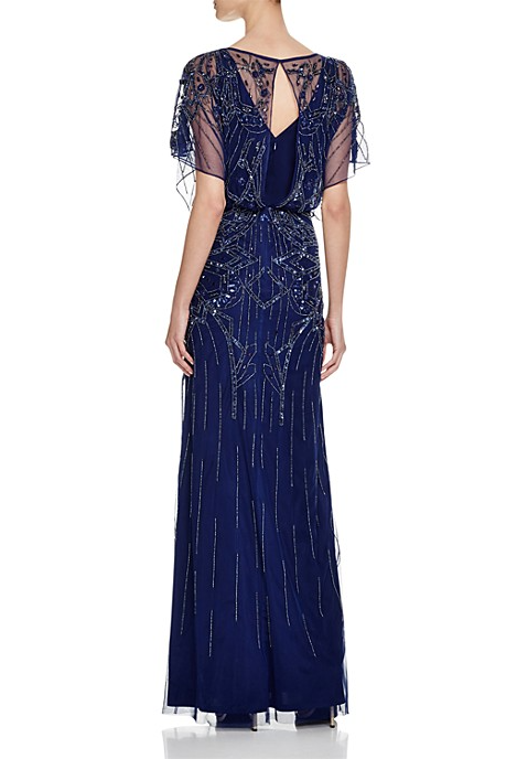 Vestido bordado con mangas