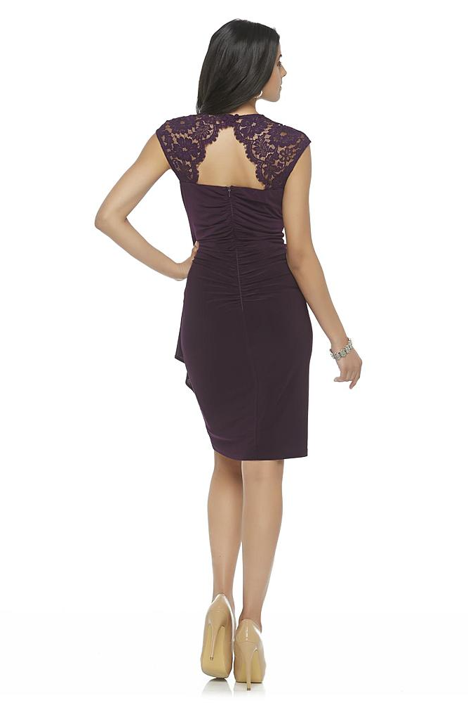 Vestido con detalle de encaje en espalda