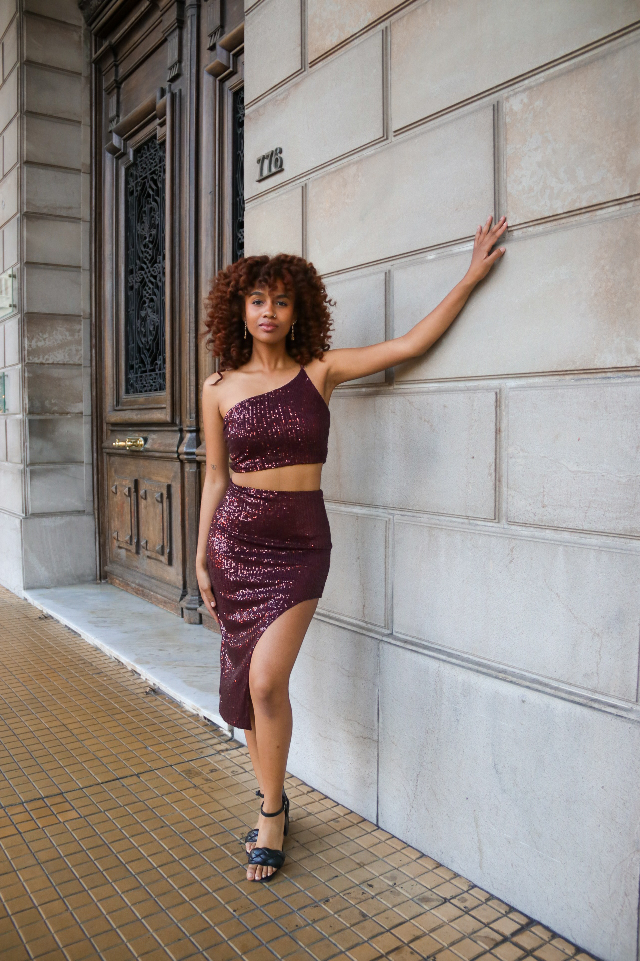 Conjunto de top y falda asimétrica