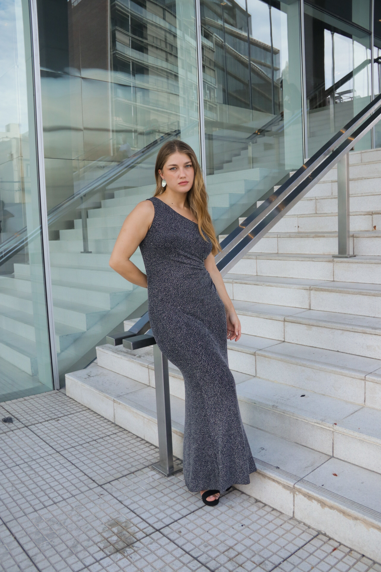 Vestido con un solo hombro