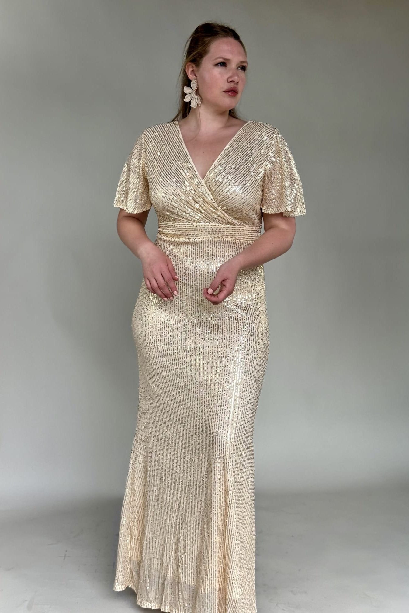 Vestido en lentejuelas con mangas