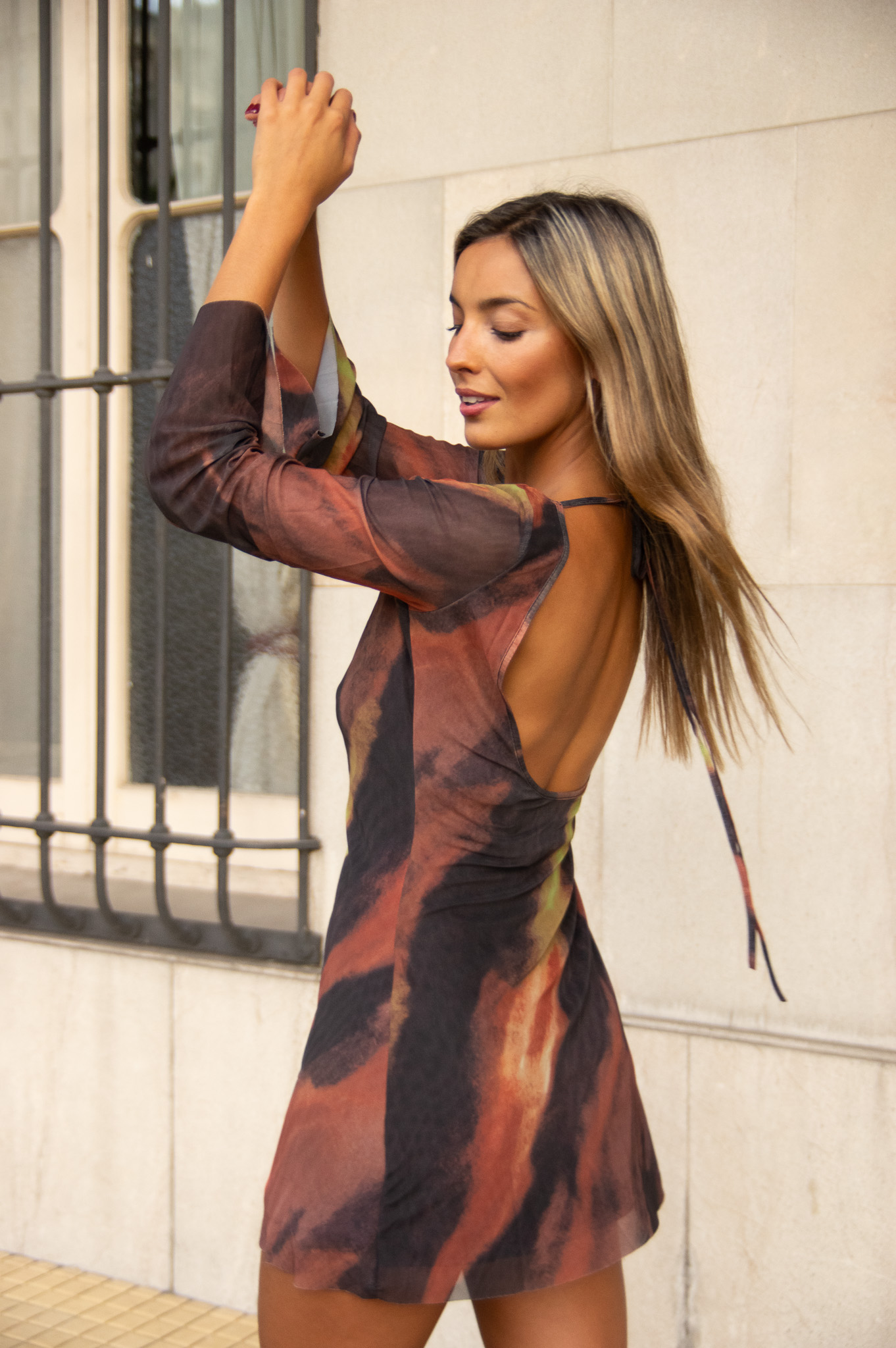 Vestido con espalda escotada