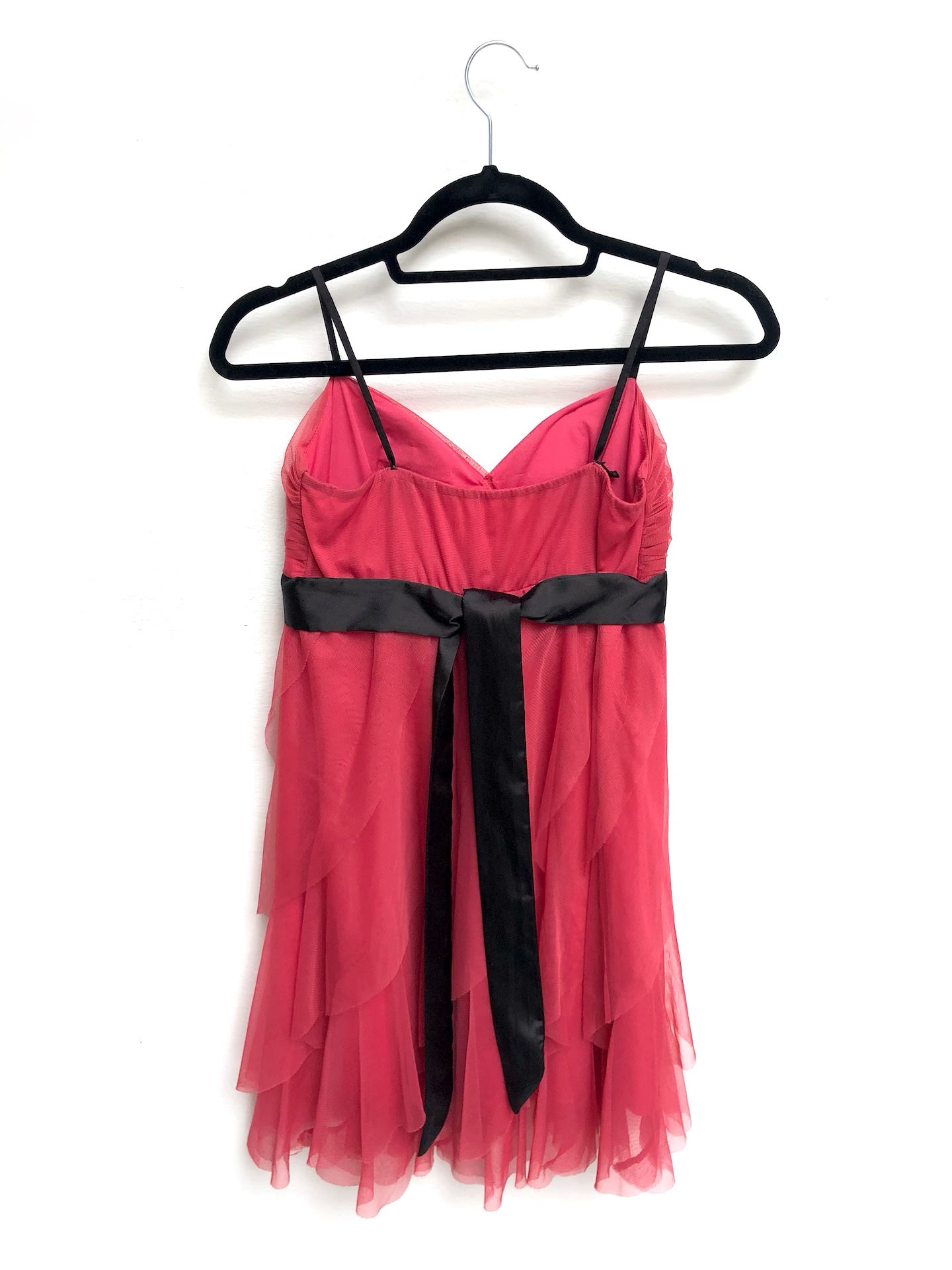 Vestido con volados en falda