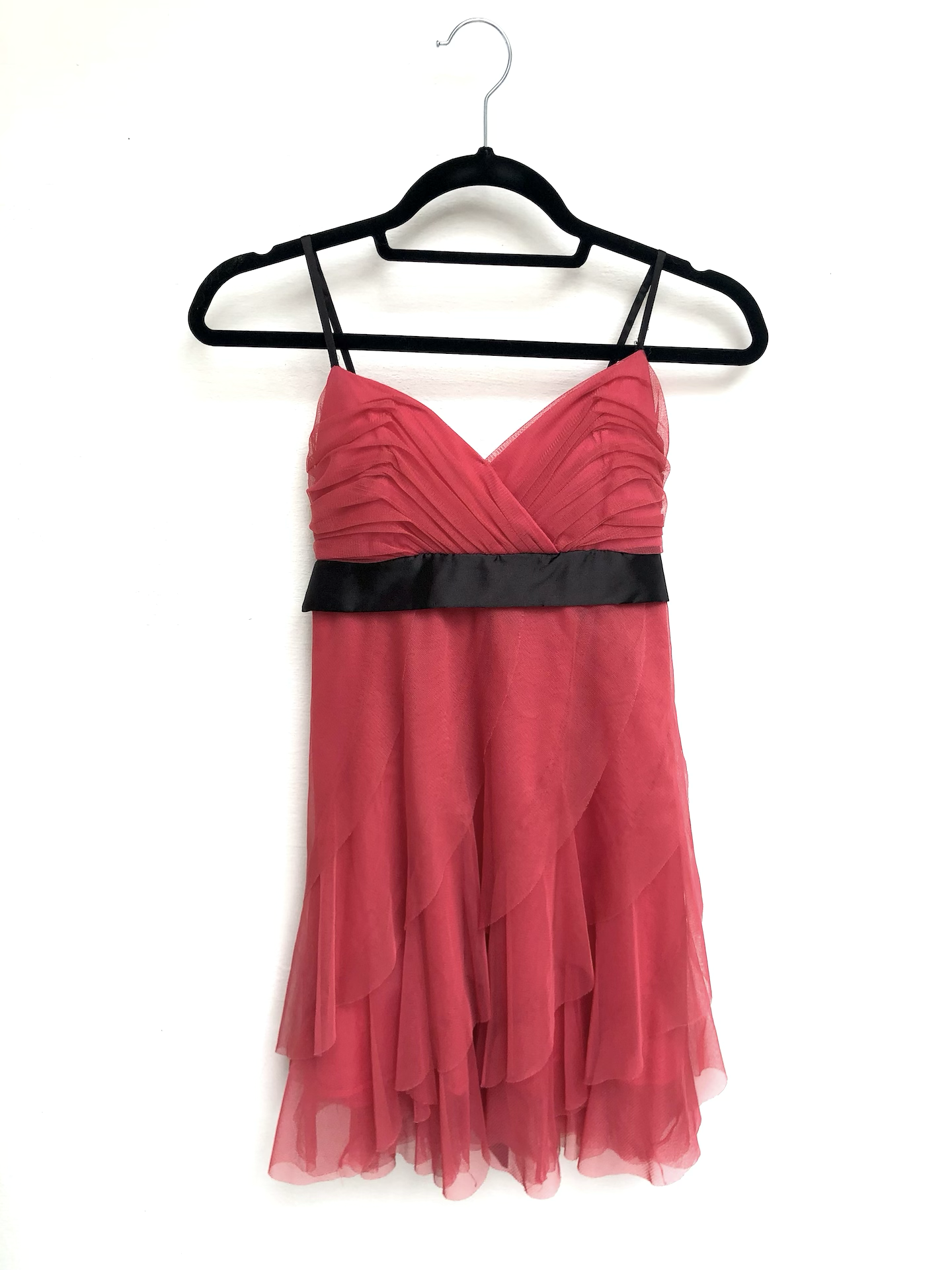 Vestido con volados en falda
