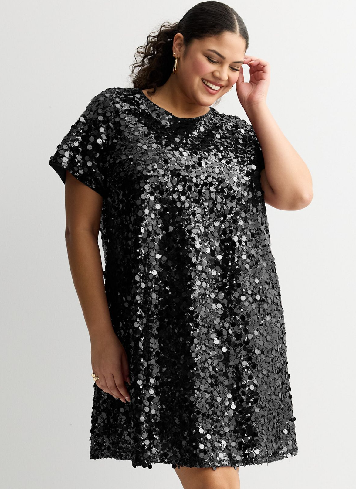 Vestido de lentejuelas con lazo en espalda