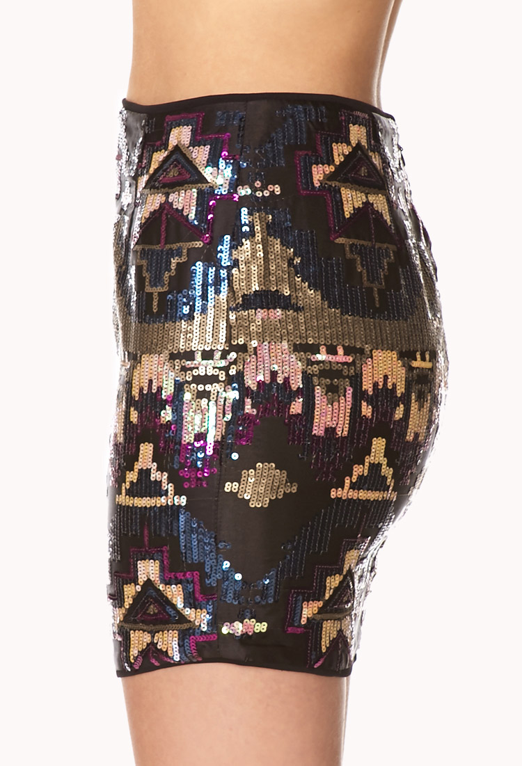 Pollera bordada con lentejuelas