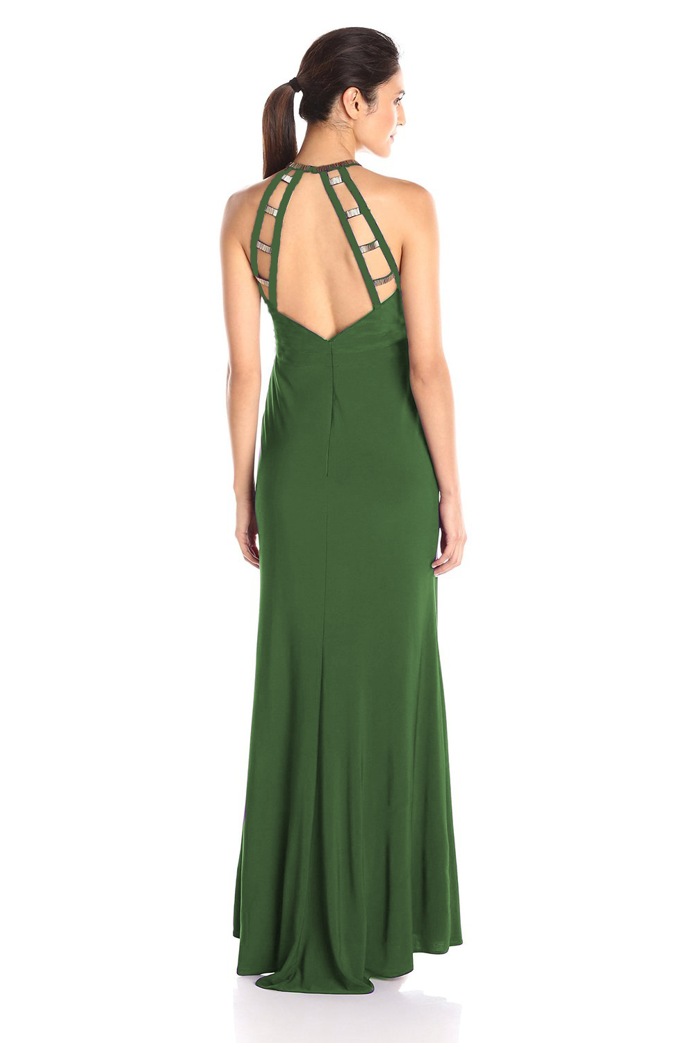 Vestido con bordados en escote y espalda