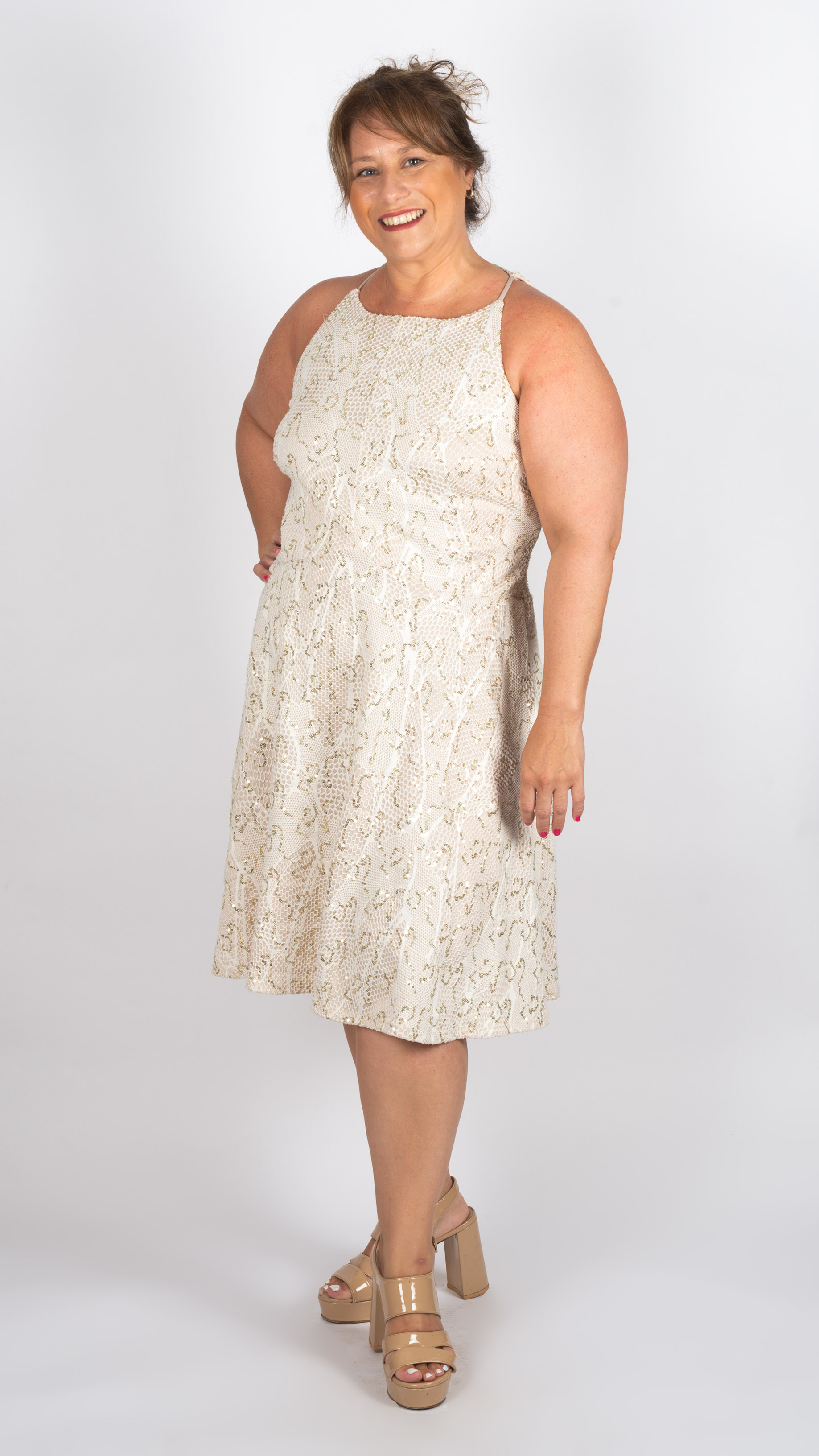 Vestido de encaje con detalle en espalda