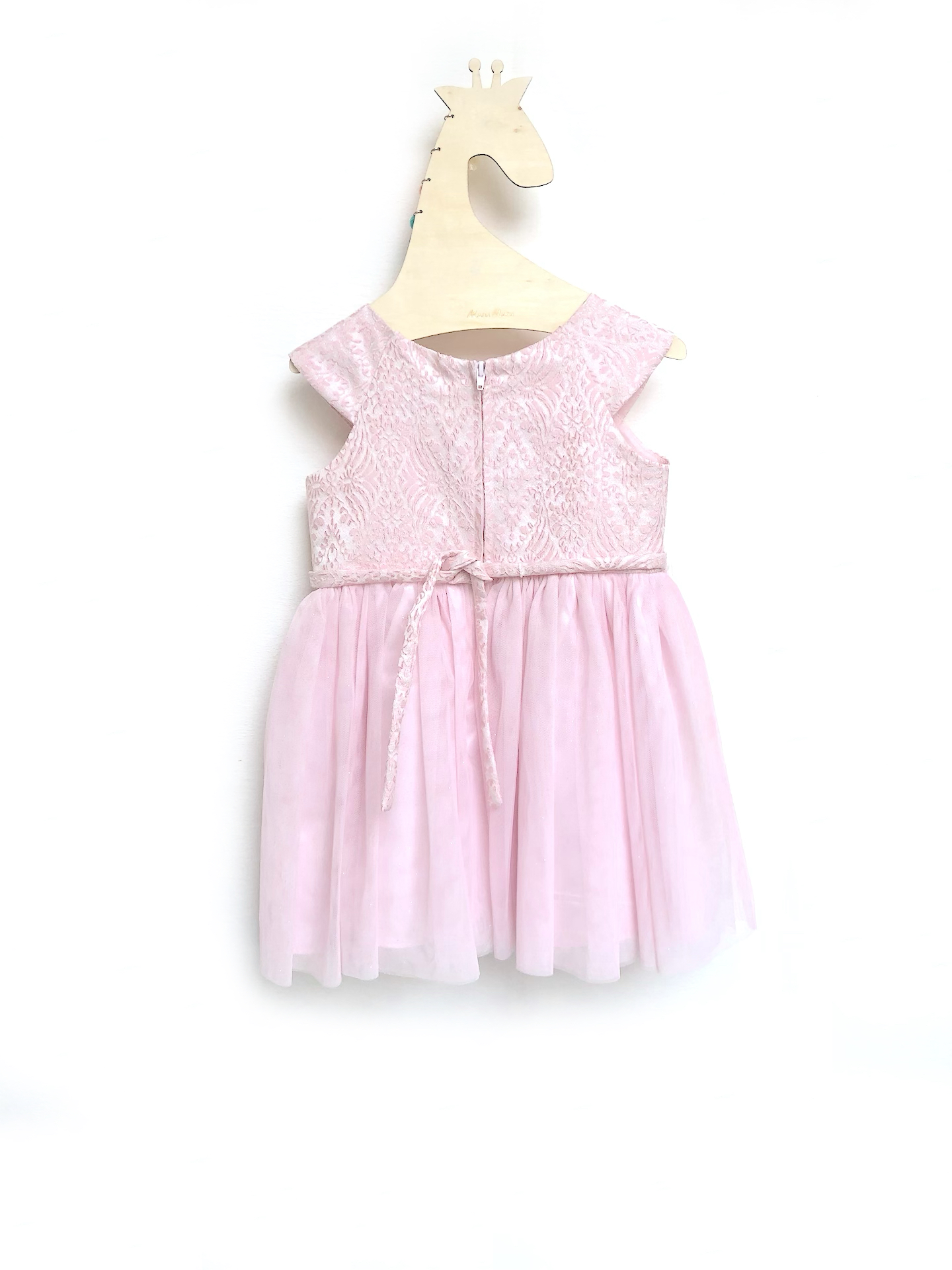 Vestido con falda en tul