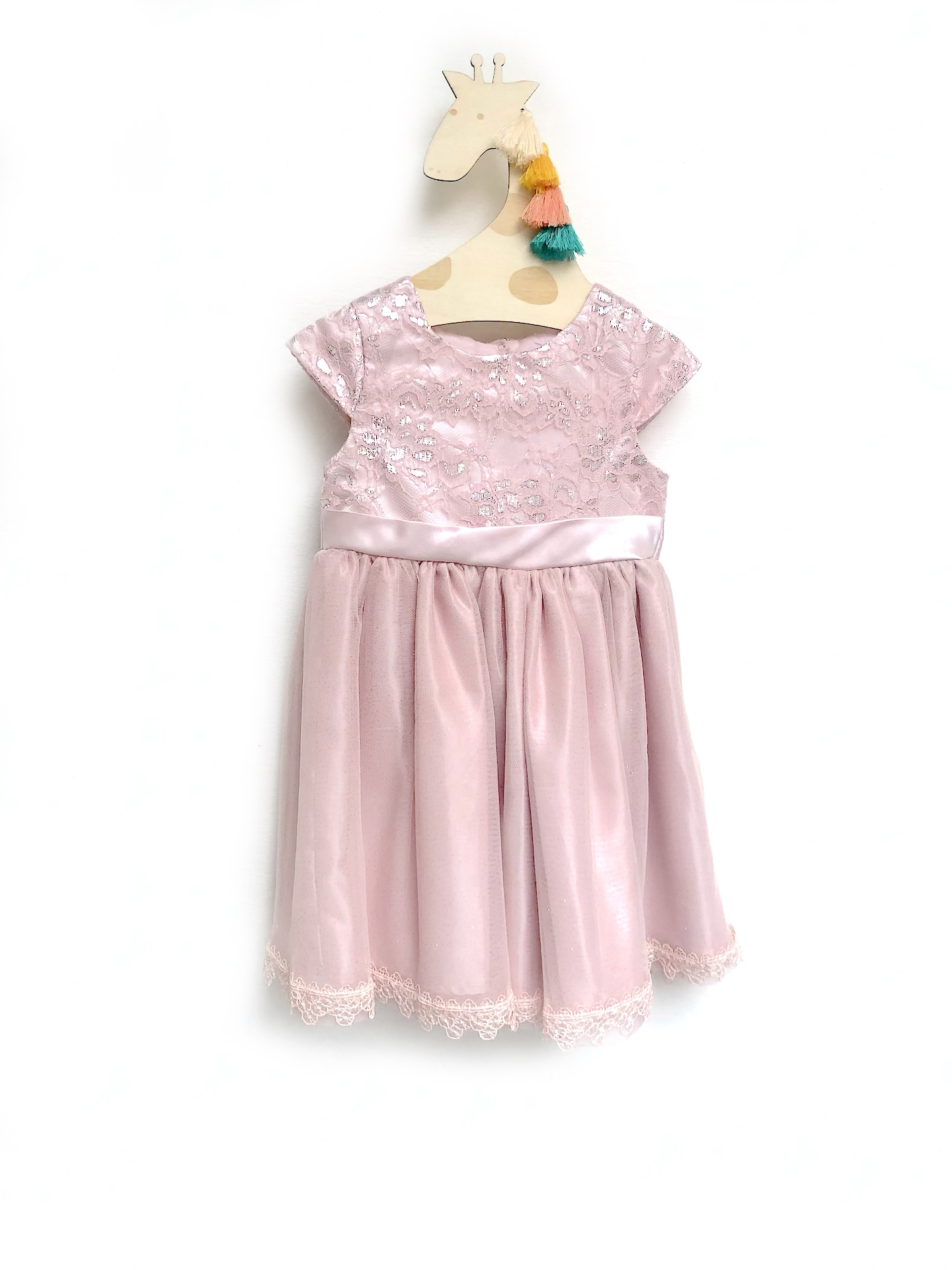 Vestido rosa con top de encaje