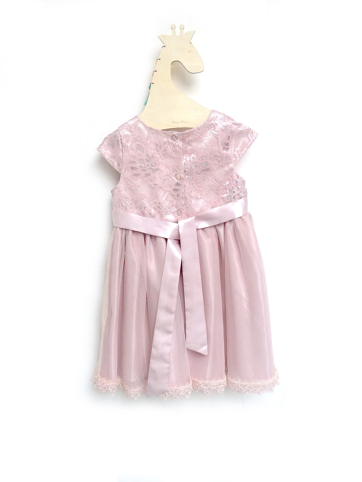 Vestido rosa con top de encaje