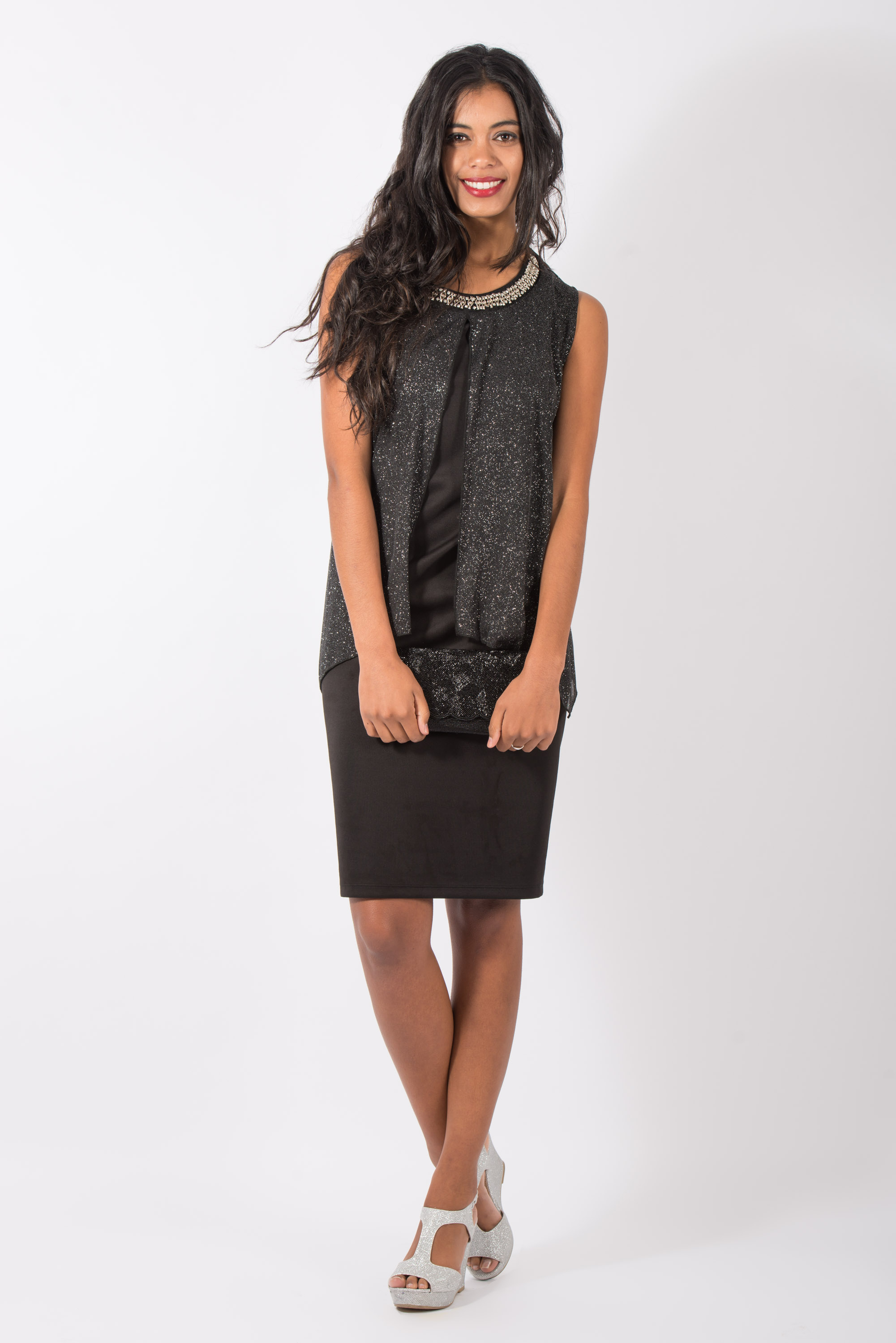 Vestido con top suelto y bordado en cuello