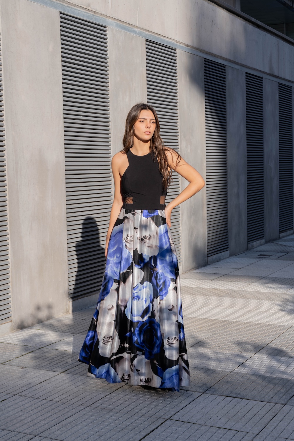 Vestido con falda estampada y transparencia en cintura