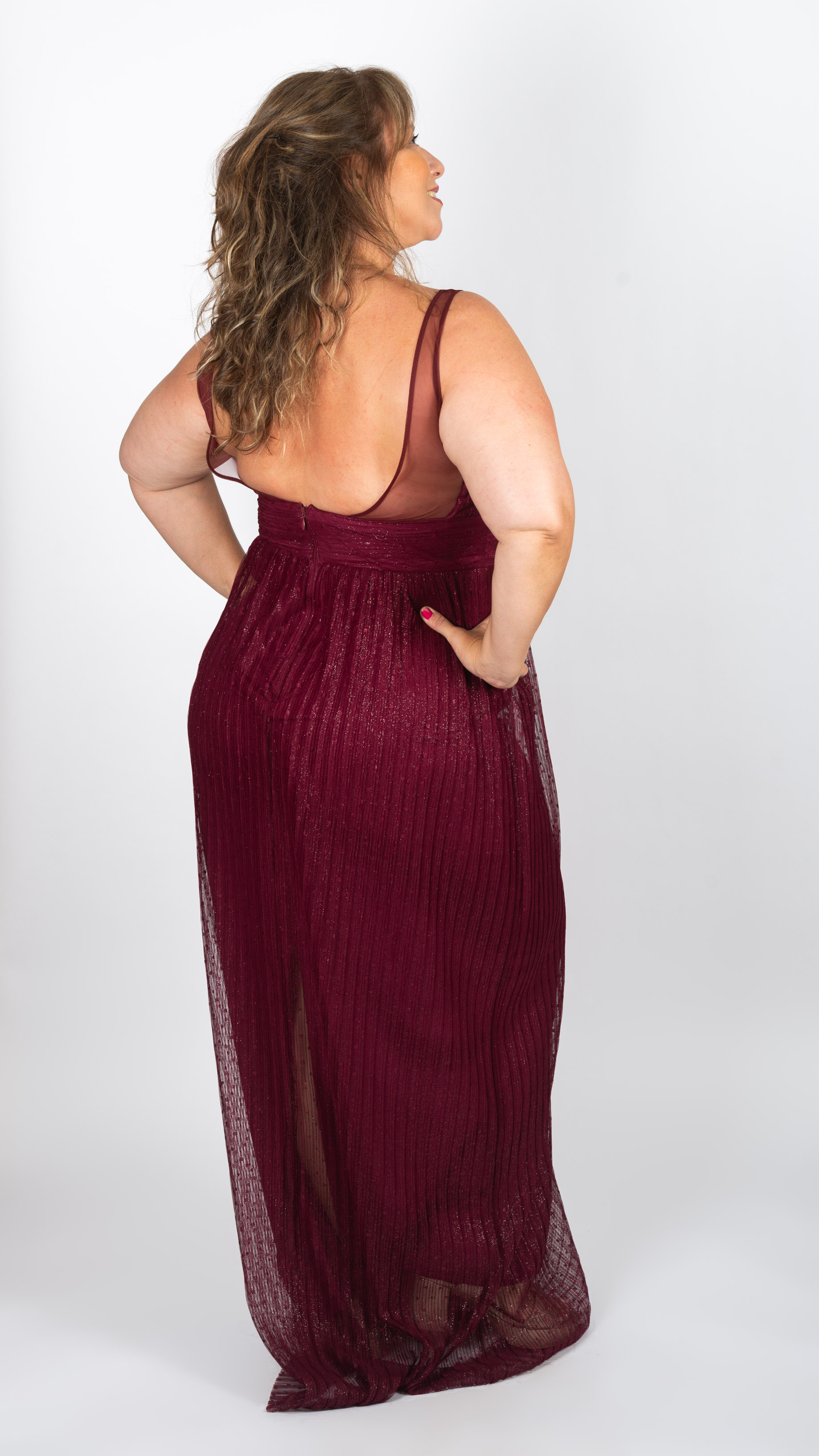 Vestido bordo con corte en cintura