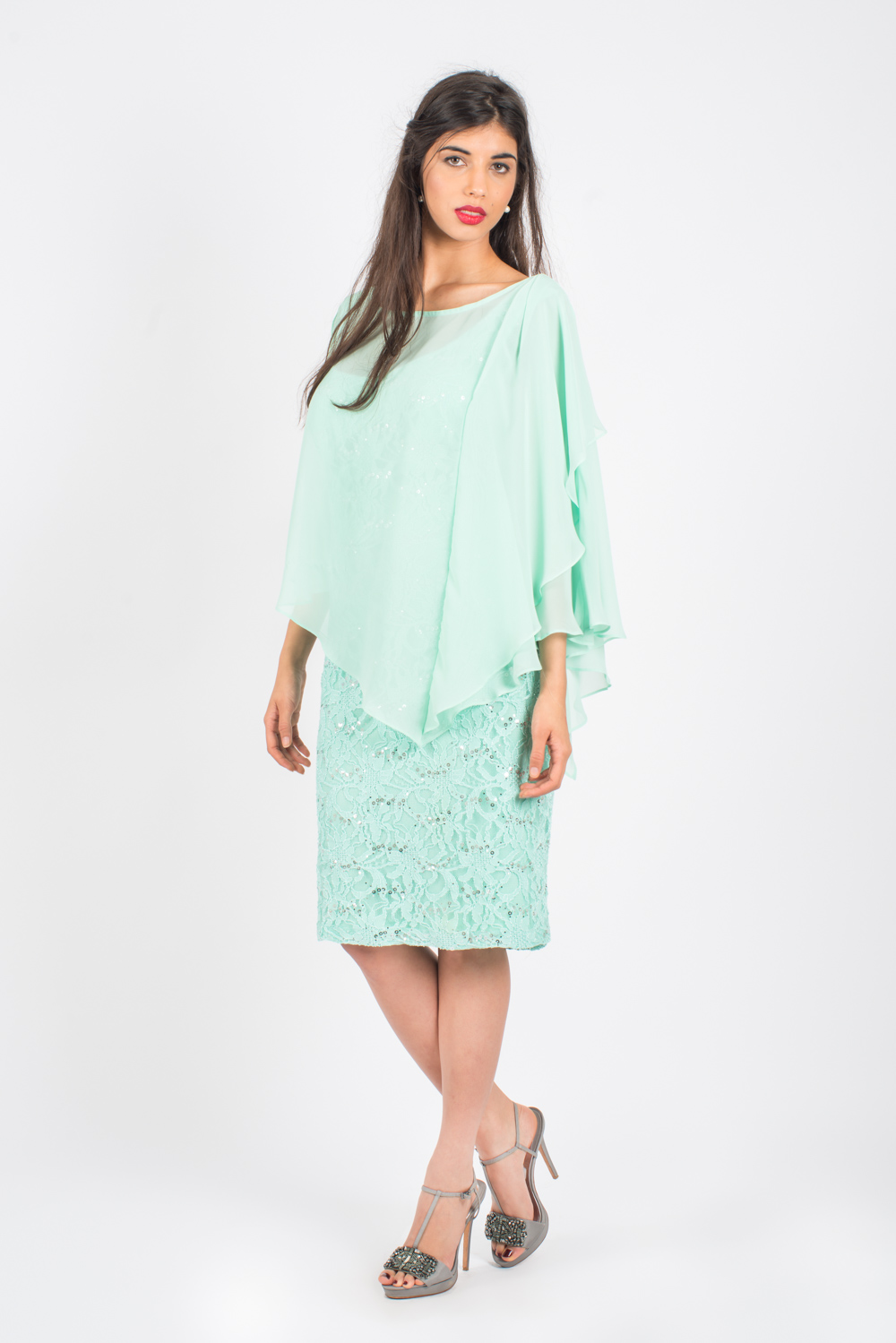 Vestido en encaje con capa en gasa