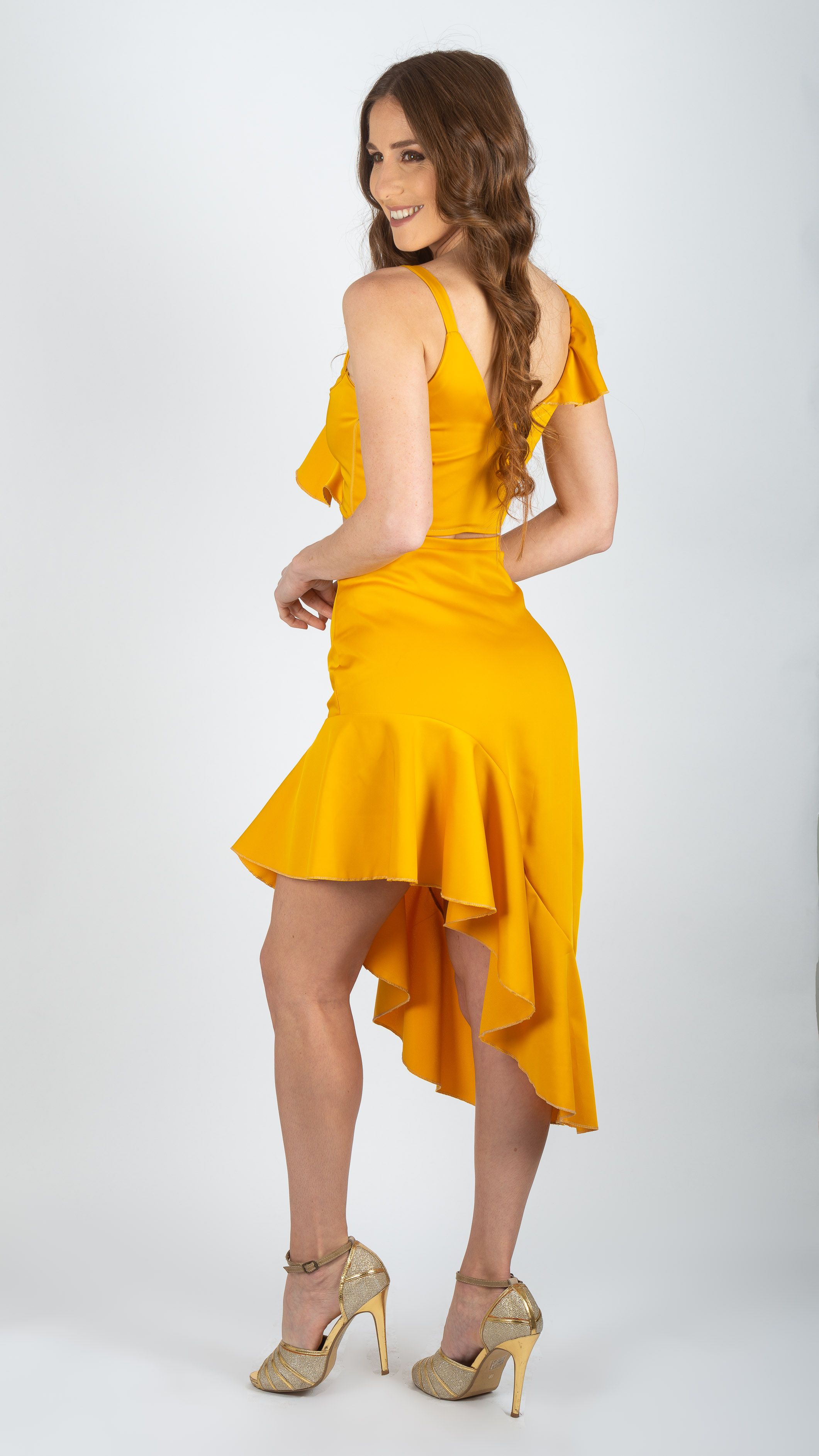 Conjunto de top y pollera mostaza