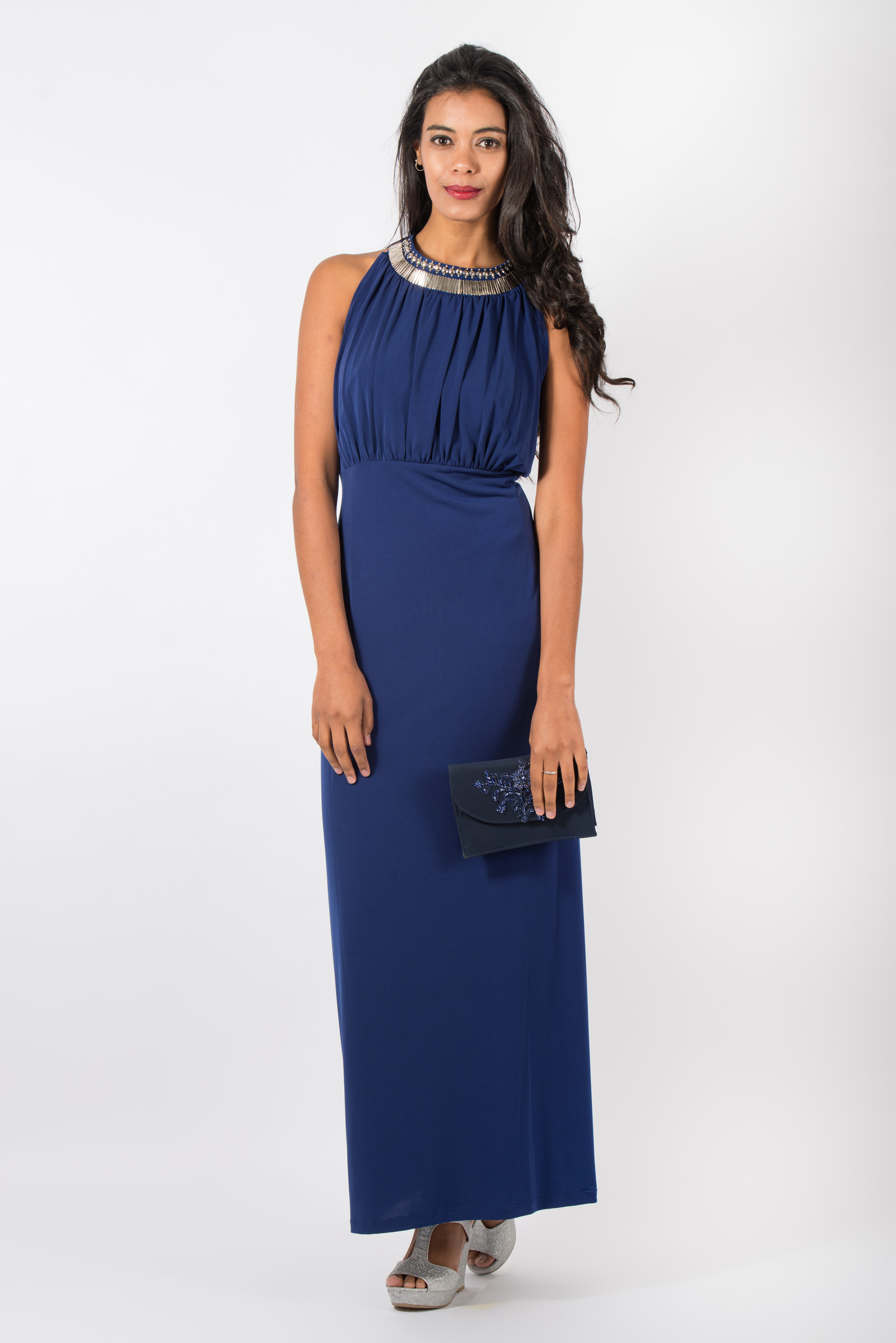 Vestido con bordado en cuello
