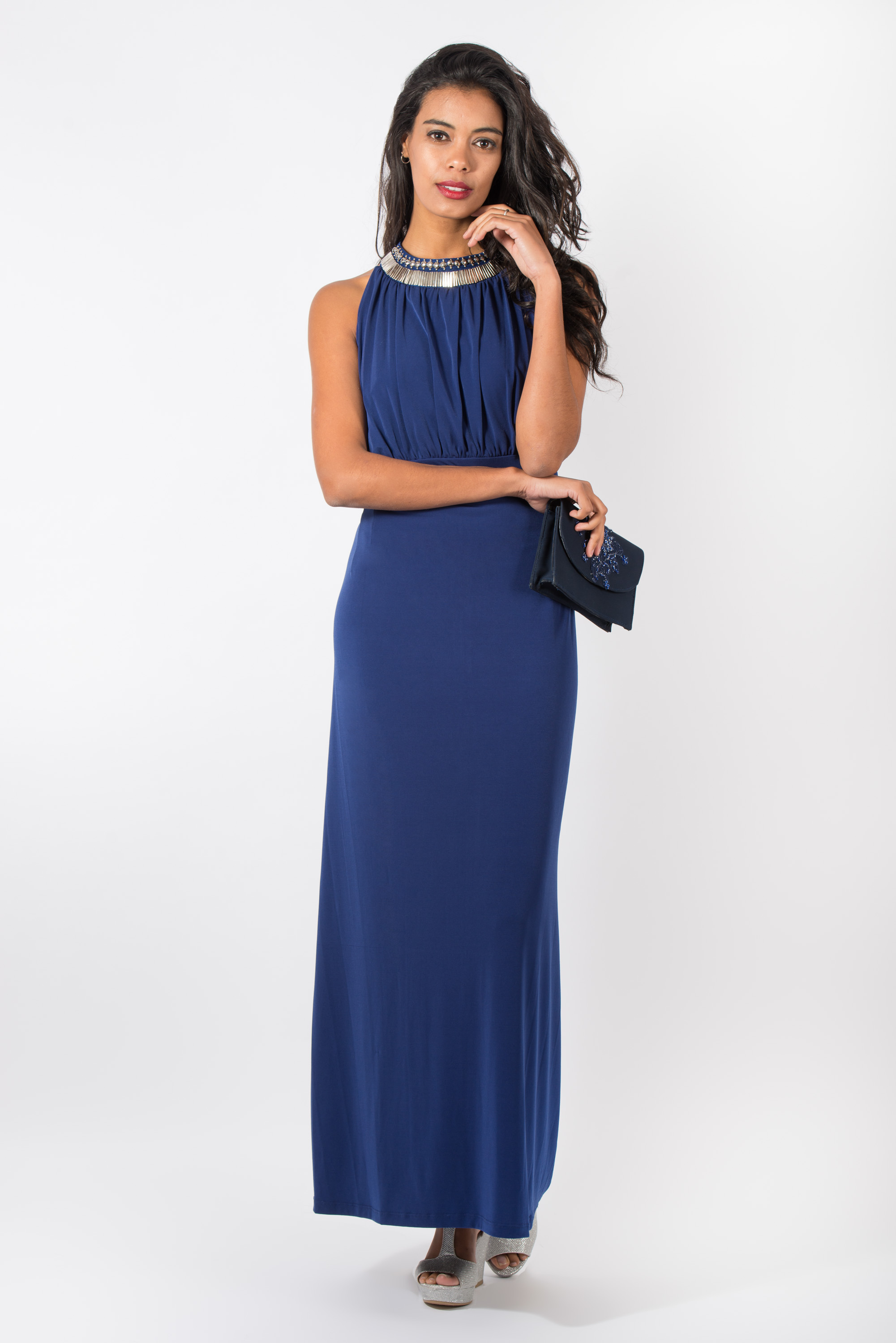 Vestido con bordado en cuello